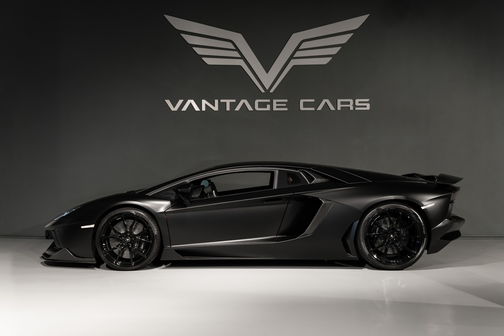 LAMBORGHINI Aventador LP700-4 Coupé E-Gear-showroom-element-1