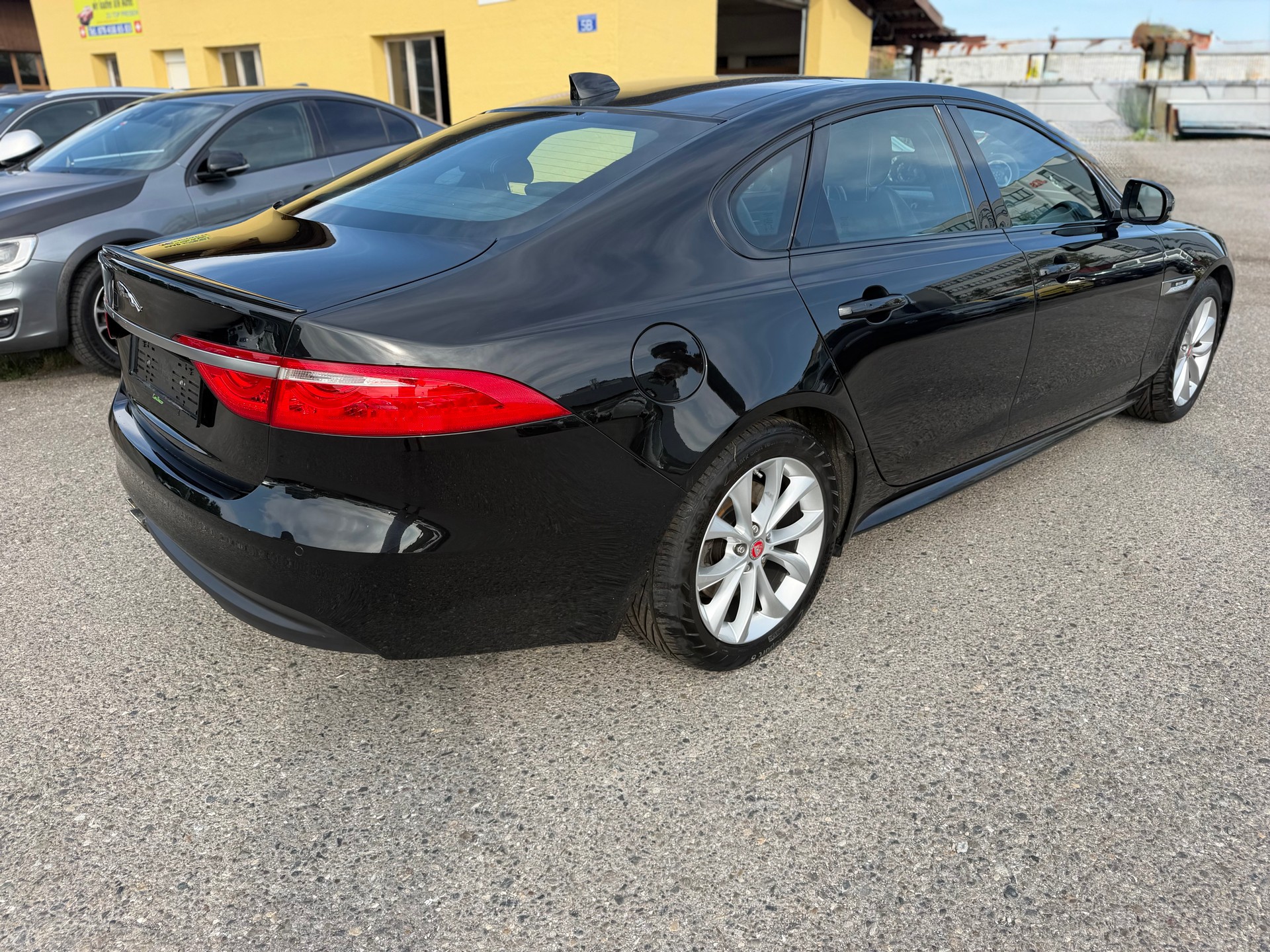 JAGUAR XF Sportbrake 20d R-Sport AWD Automatic-image-4