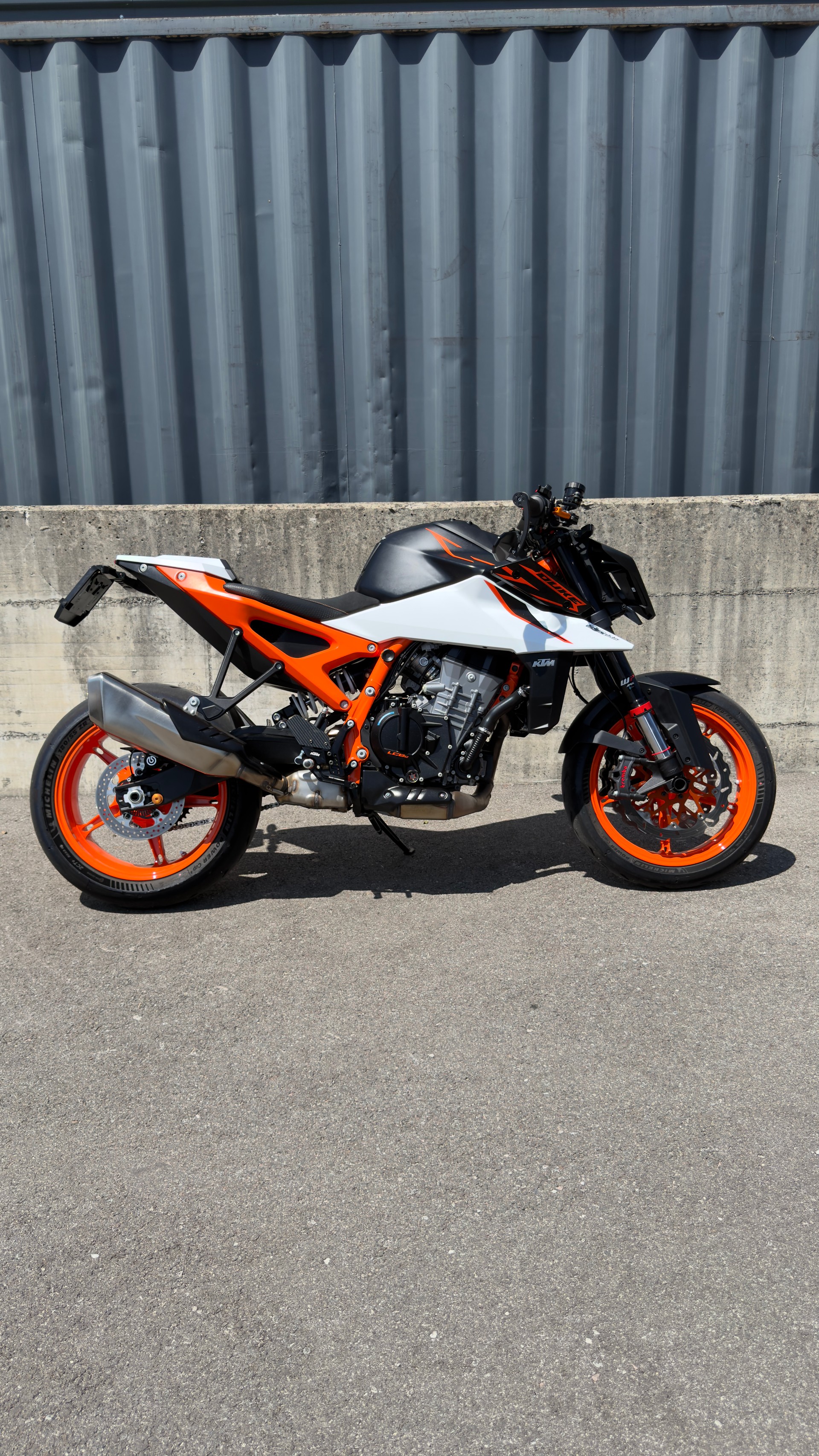 KTM 990 Duke R-image-1