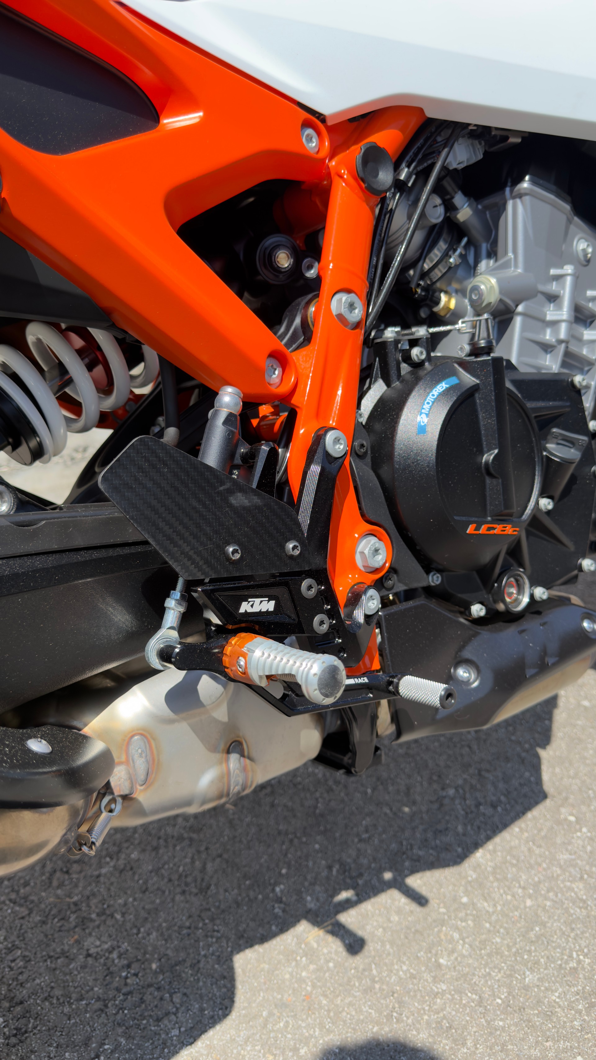 KTM 990 Duke R-image-5
