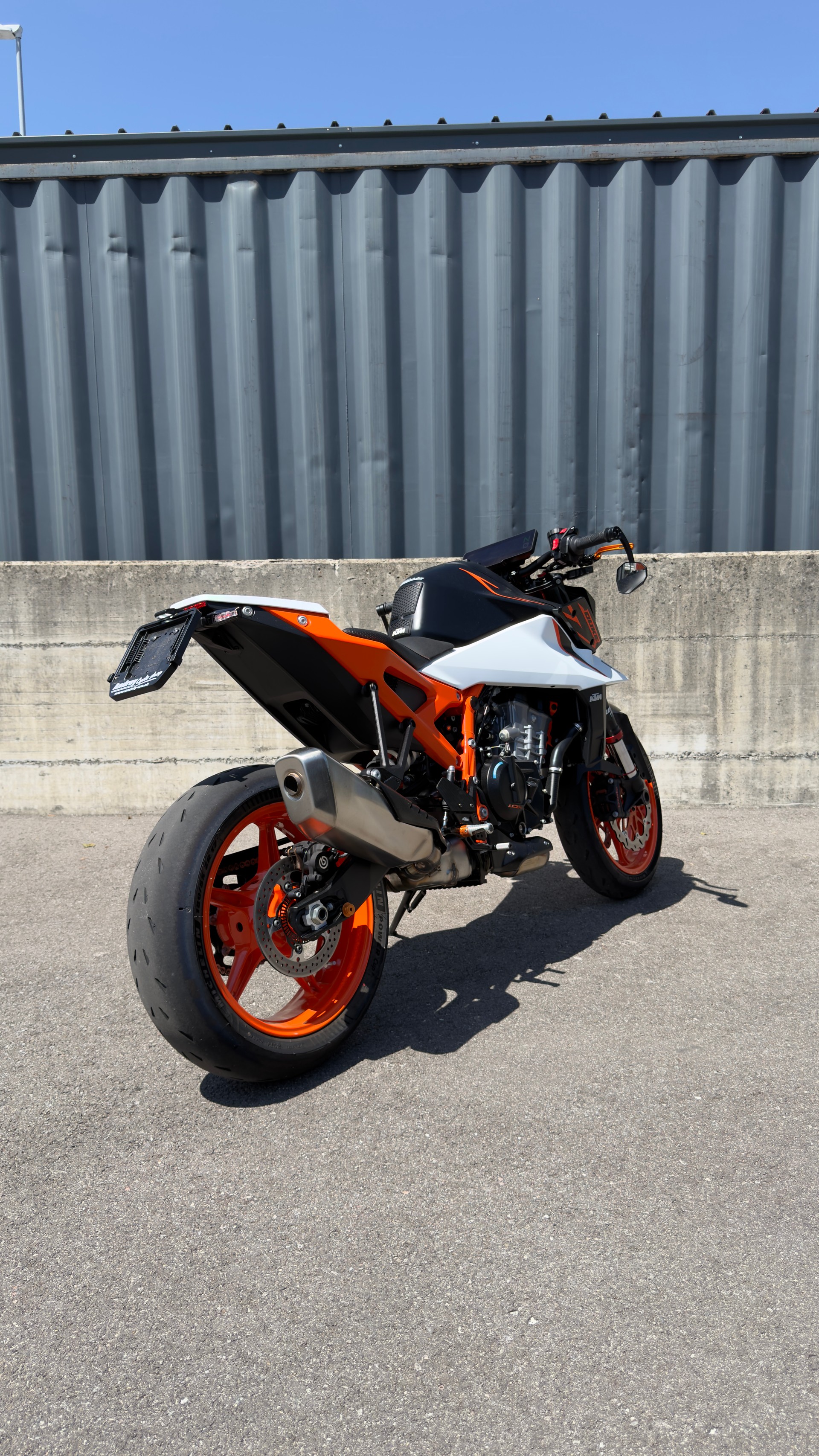 KTM 990 Duke R-image-2