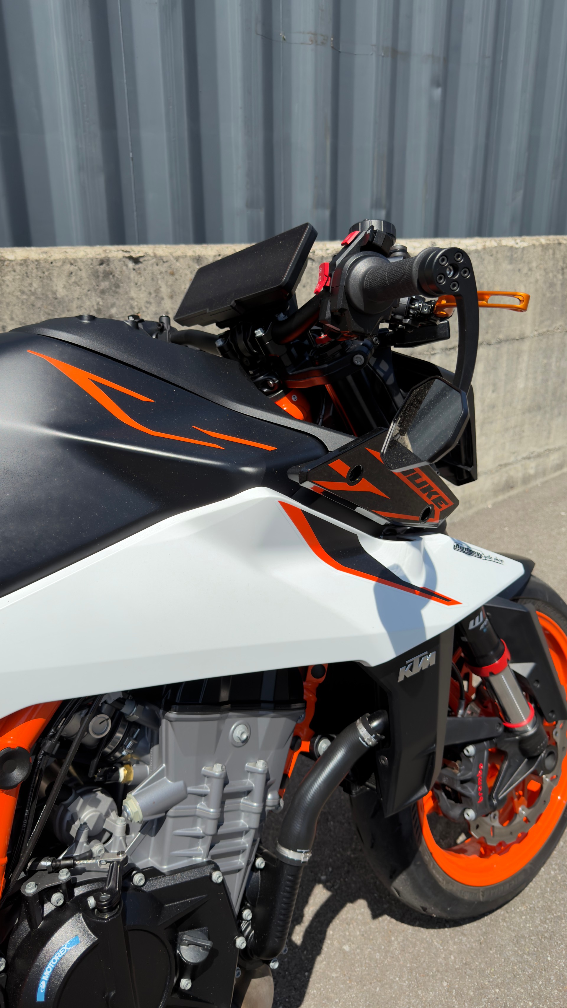 KTM 990 Duke R-image-3