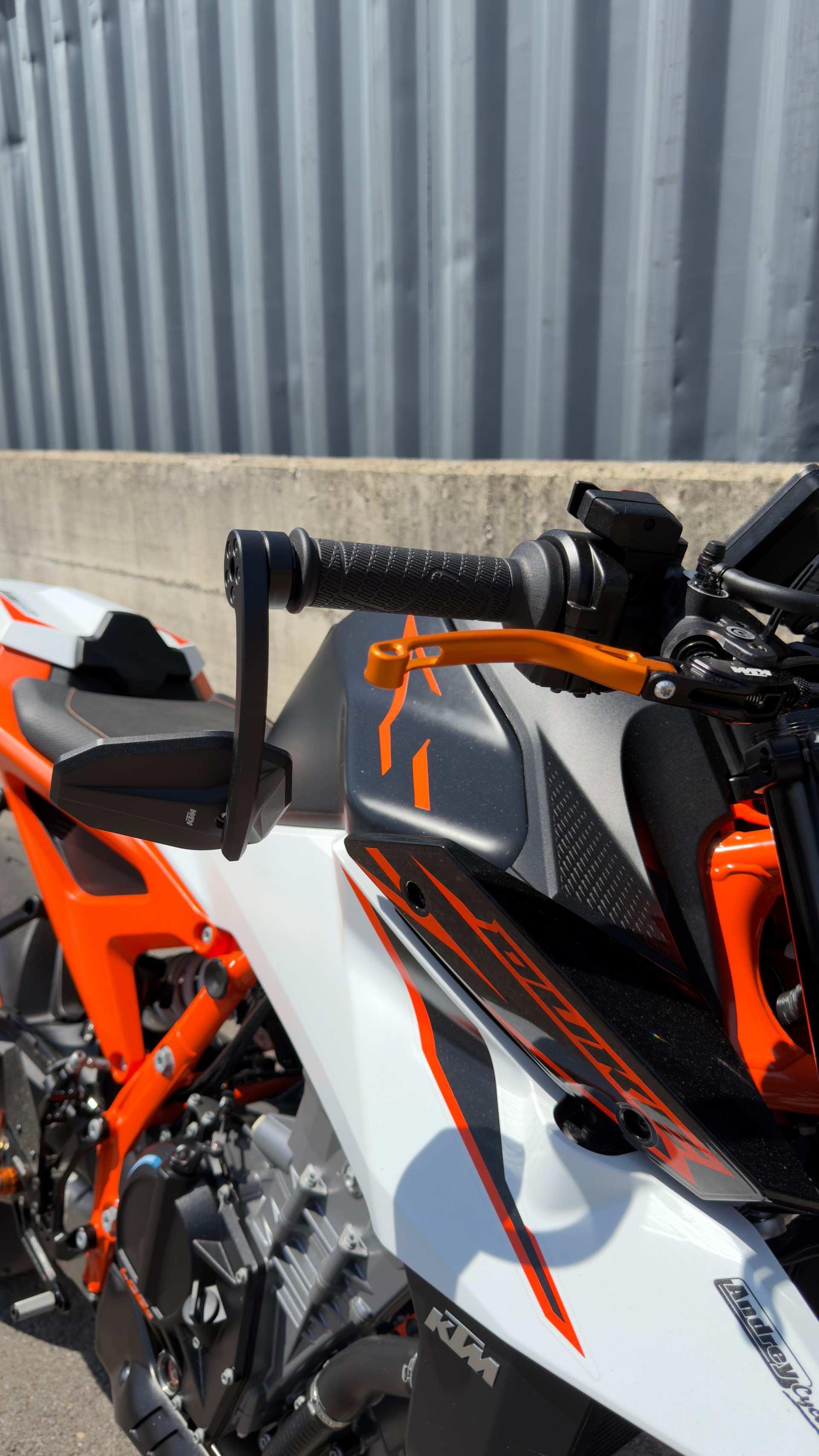 KTM 990 Duke R-image-4
