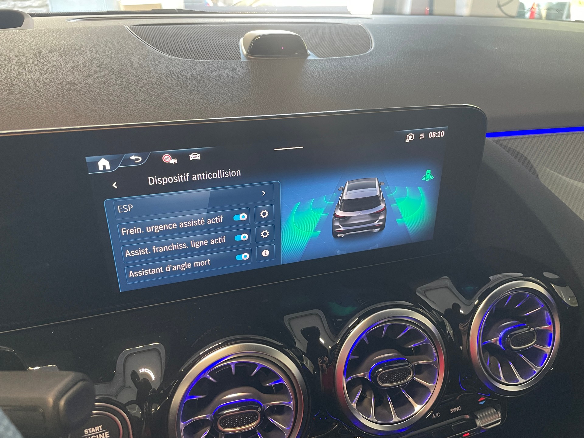 MERCEDES-BENZ GLA 250 4Matic 8G-DCT Swiss Star AMG Line-image-21