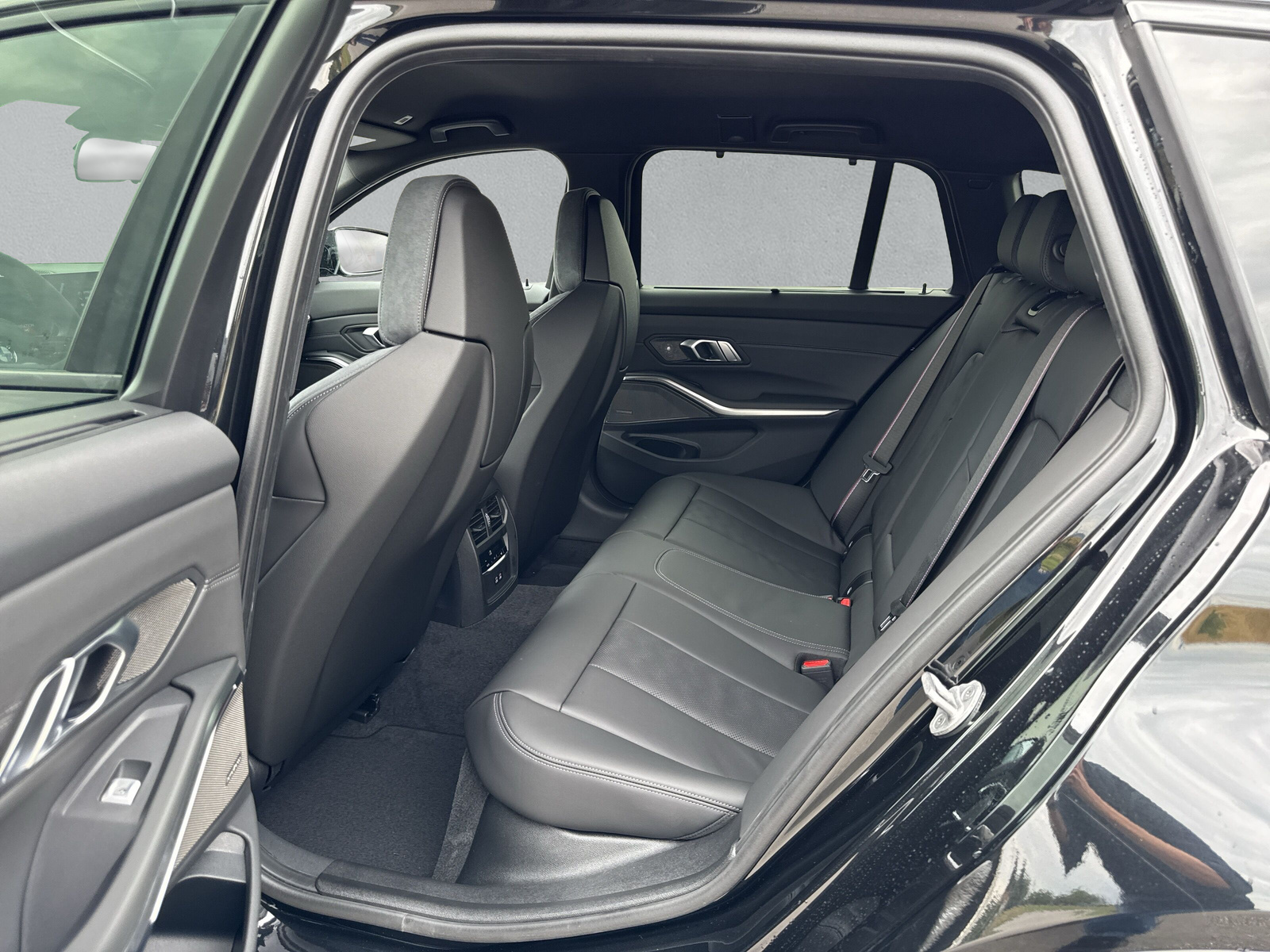 BMW M3 Touring xDrive Competition M-image-15