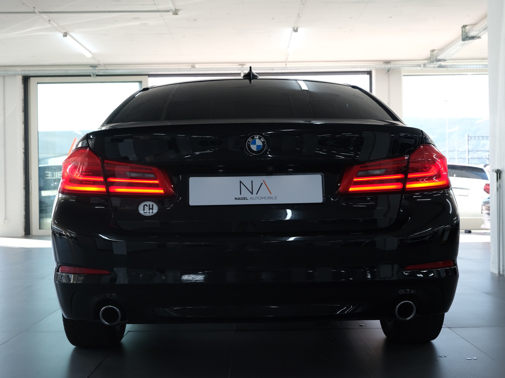 BMW 520d xDrive Sport Line Steptronic *Rückfahrkamera* *Sitzheizung* *M-Paket*-showroom-element-3