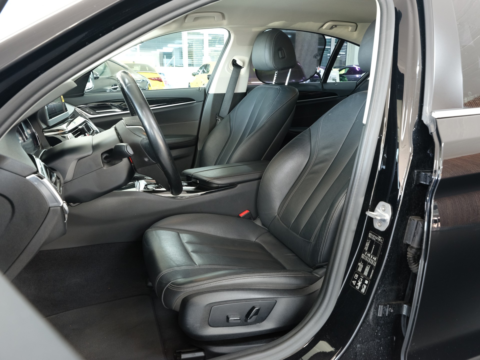 BMW 520d xDrive Sport Line Steptronic *Rückfahrkamera* *Sitzheizung* *M-Paket*-image-19
