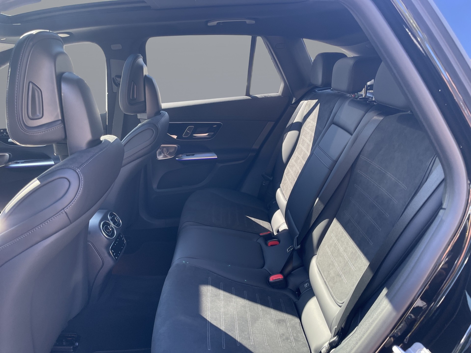 MERCEDES-BENZ GLC 300 de 4Matic EQ Star 9G-Tronic-image-11