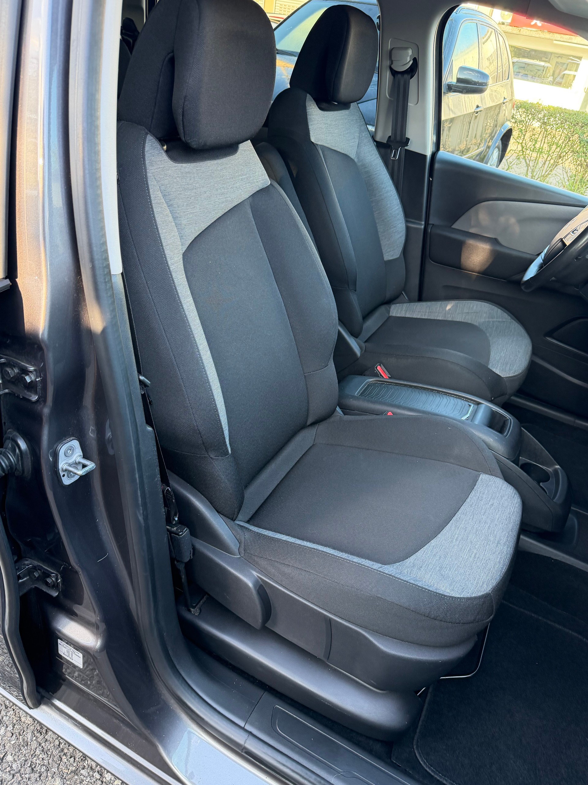 CITROEN Grand C4 Picasso 1.6 BlueHDi Feel EAT6-image-14