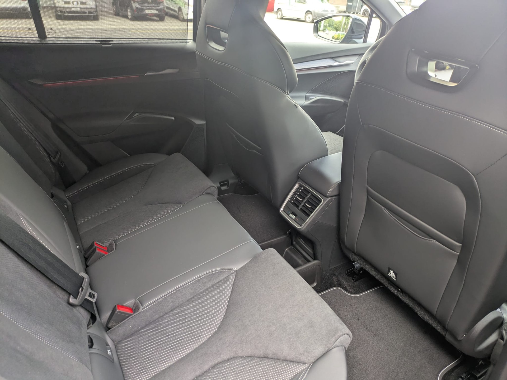 SKODA Elroq 85x Sportline 4x4-image-12