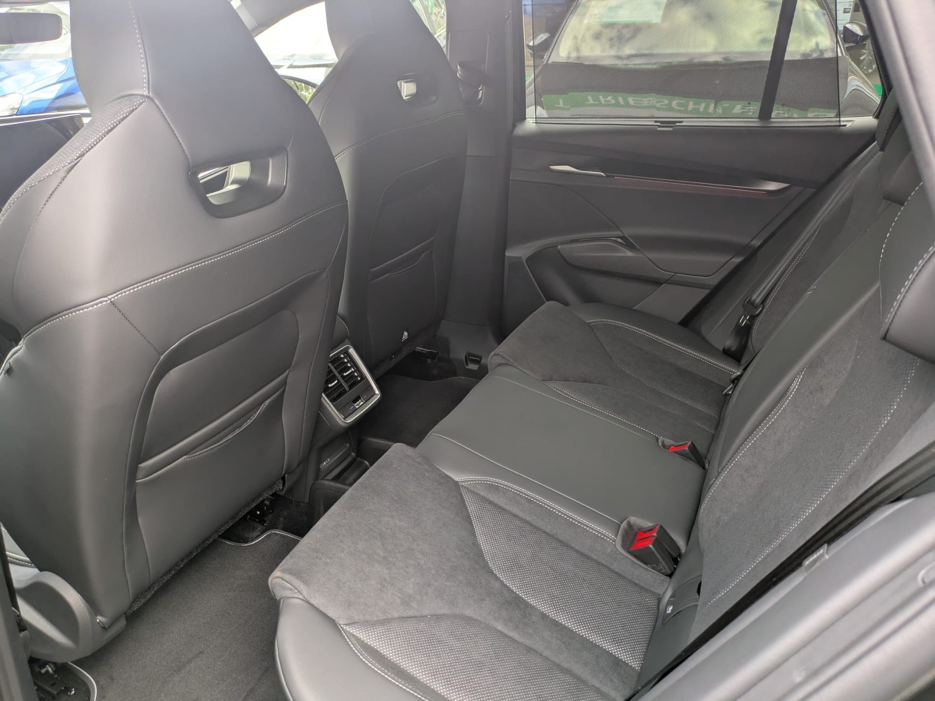 SKODA Elroq 85x Sportline 4x4-image-13