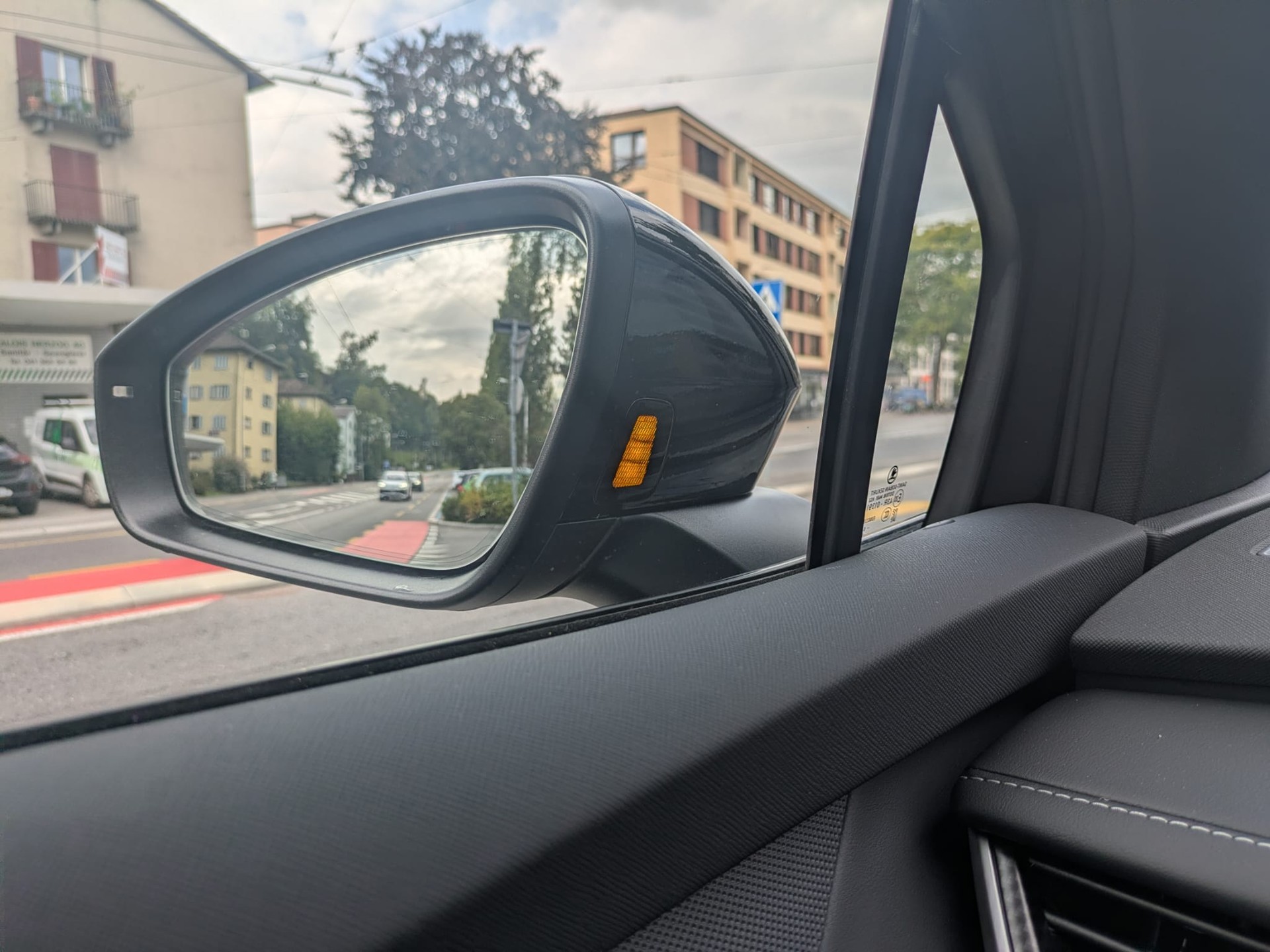 SKODA Elroq 85x Sportline 4x4-image-27