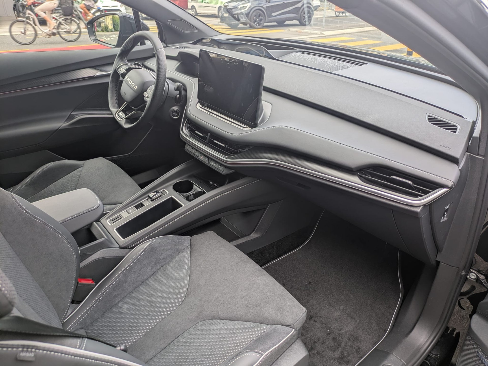 SKODA Elroq 85x Sportline 4x4-image-16