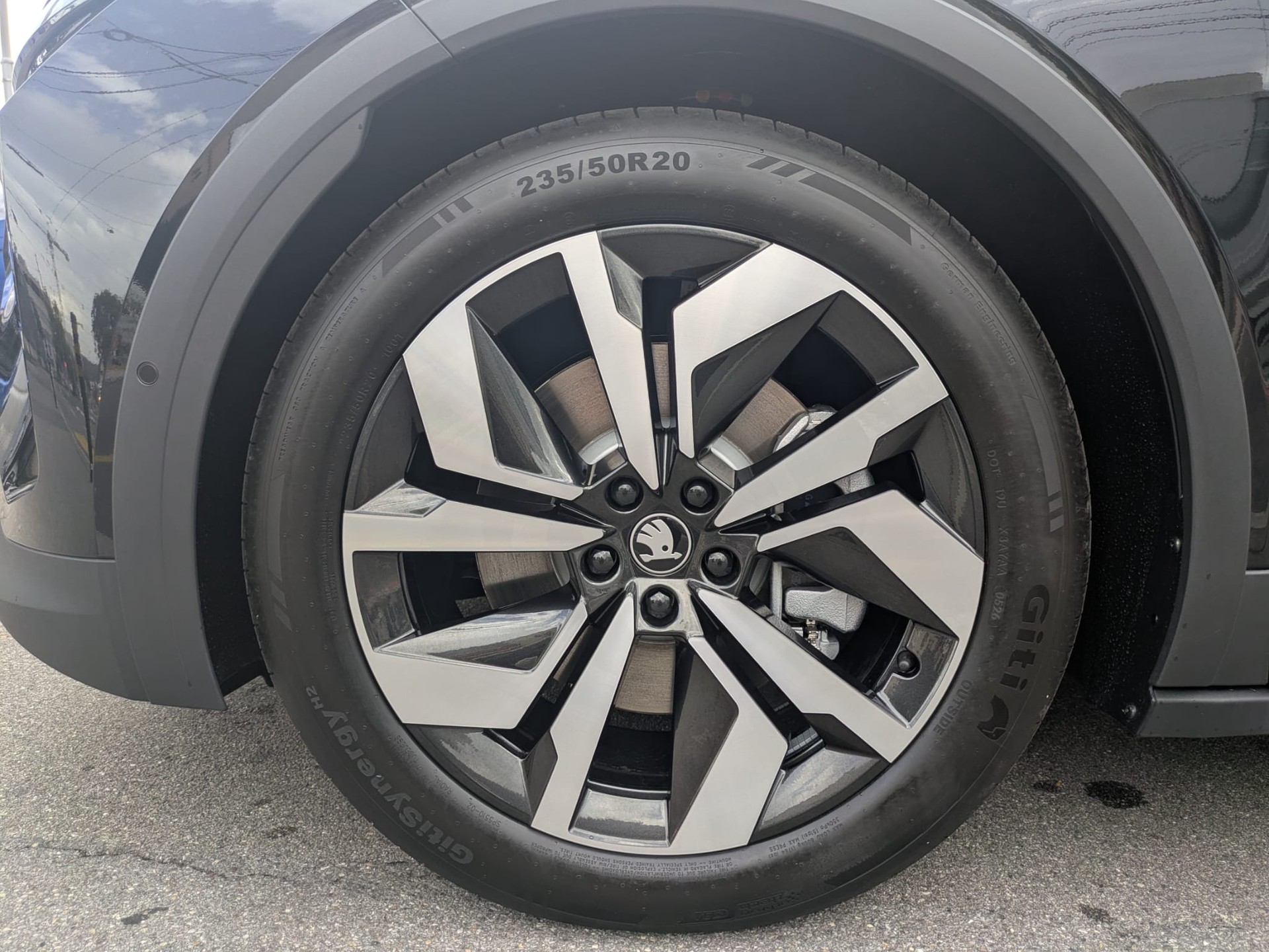 SKODA Elroq 85x Sportline 4x4-image-30