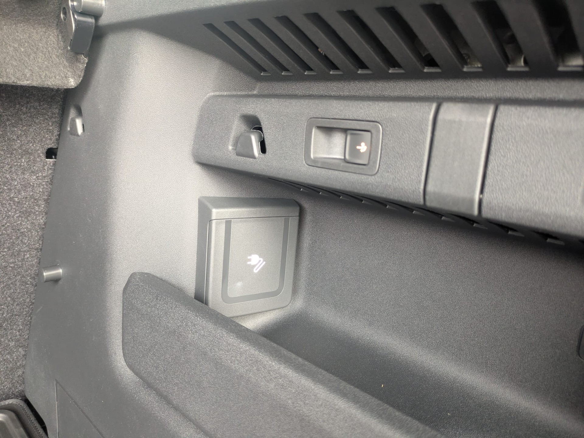 SKODA Elroq 85x Sportline 4x4-image-11