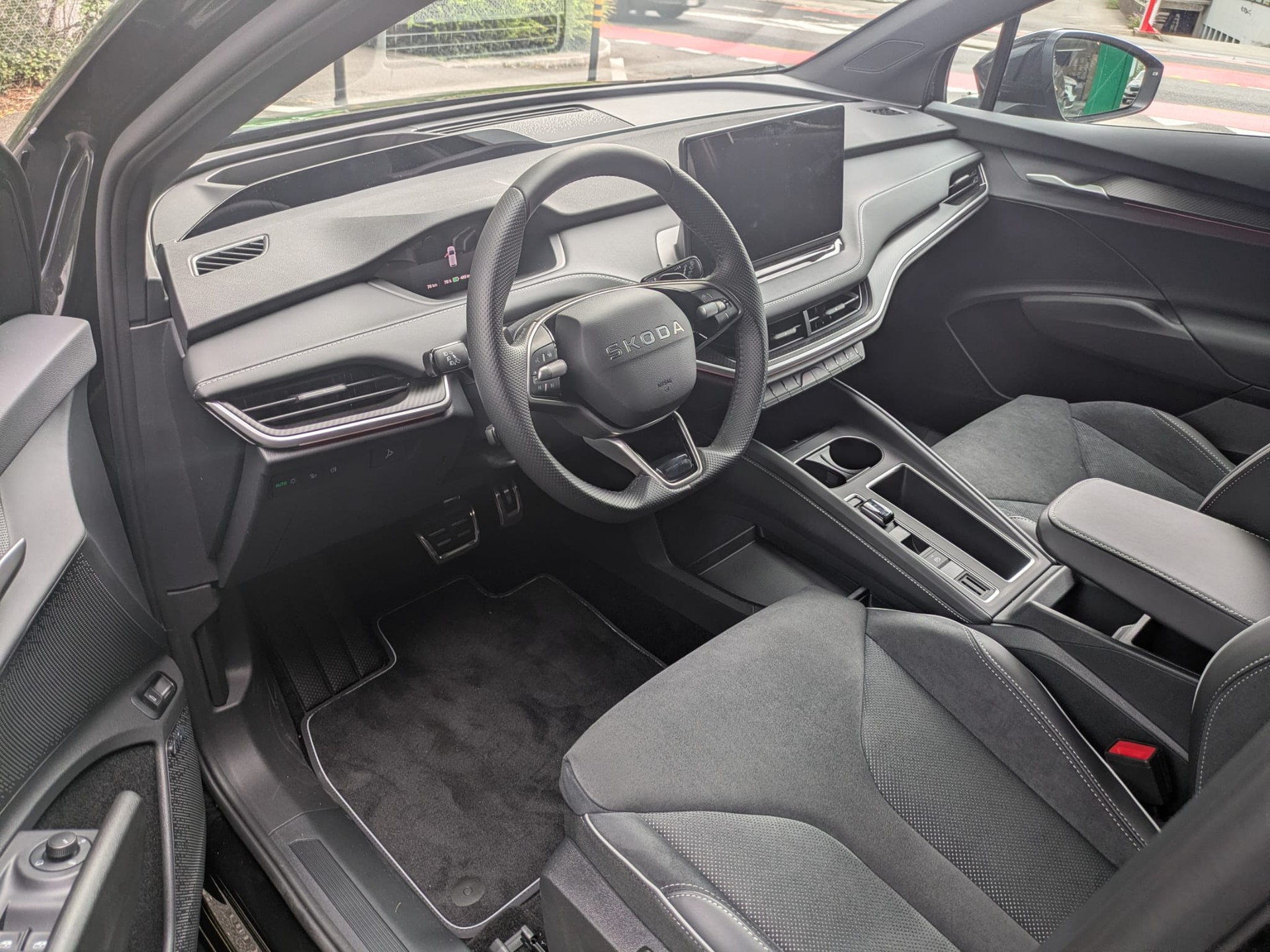 SKODA Elroq 85x Sportline 4x4-image-17