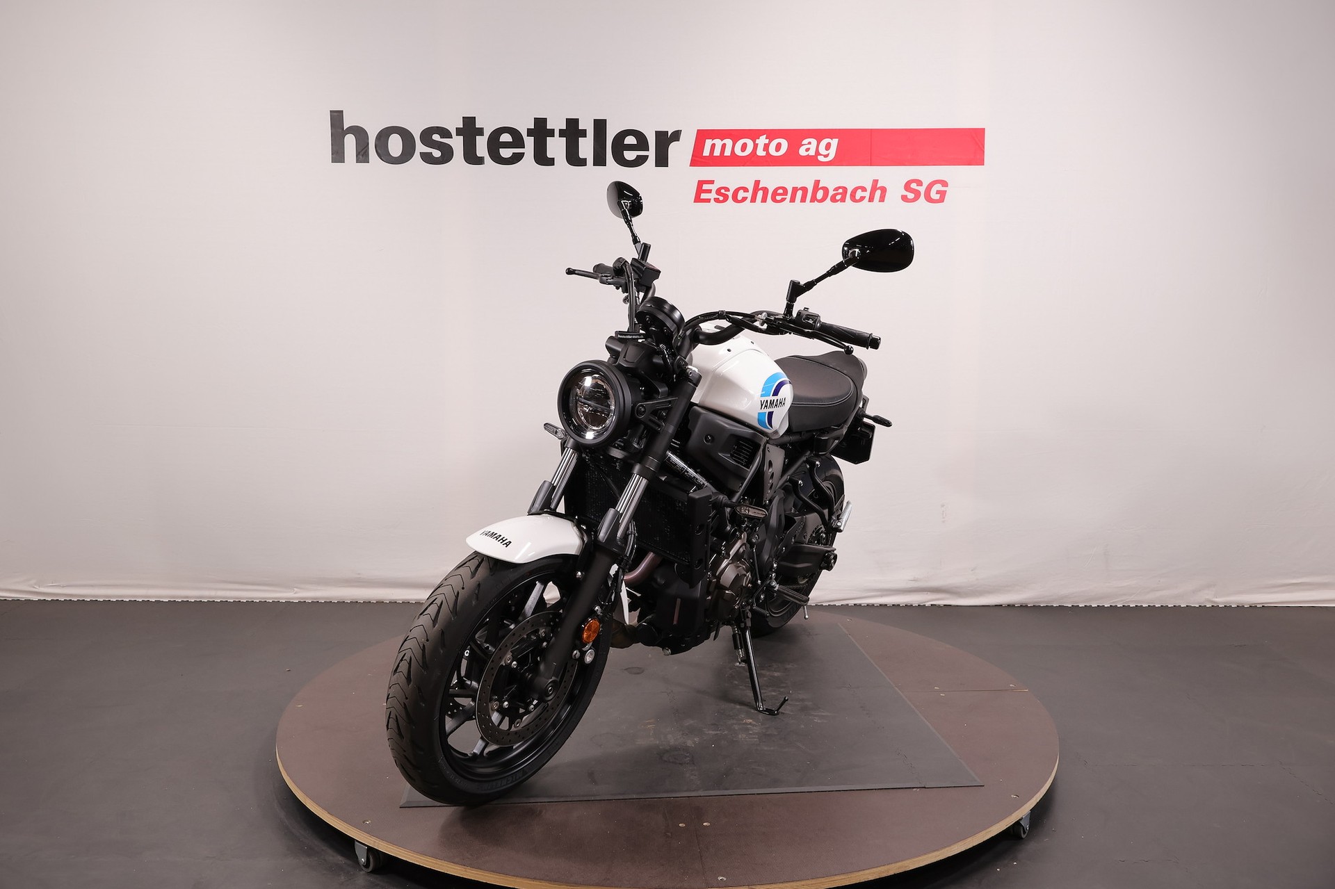 YAMAHA XSR 700-showroom-element-2