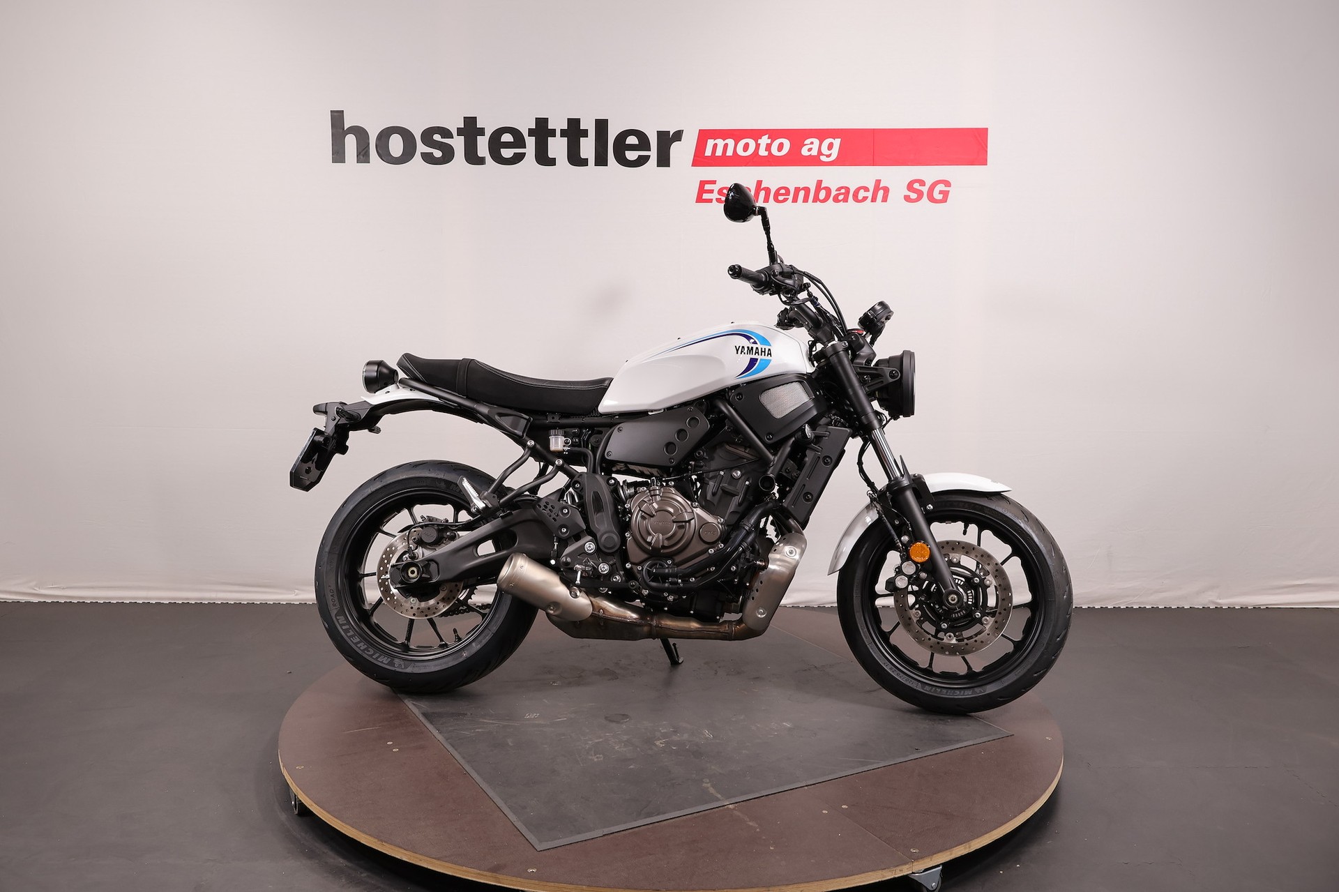 YAMAHA XSR 700-showroom-element-1