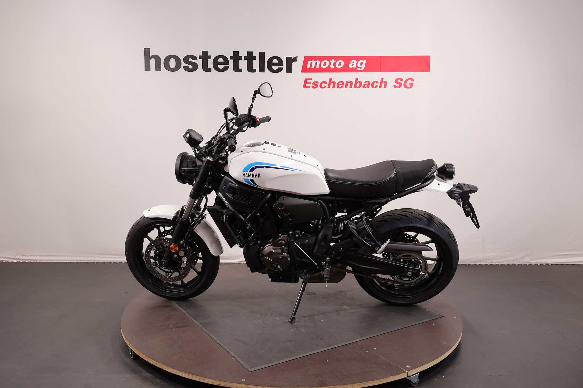 YAMAHA XSR 700-showroom-element-3