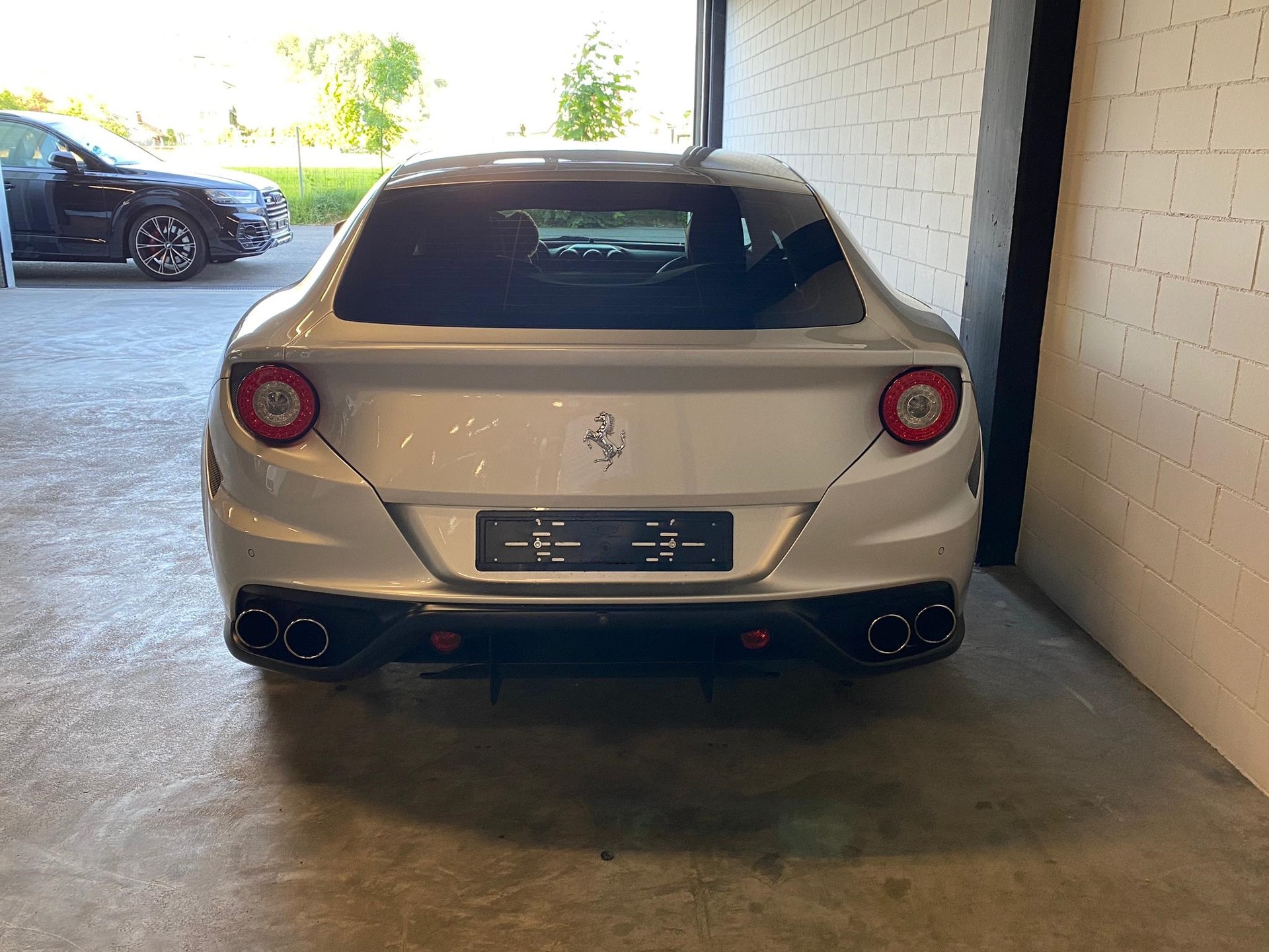 FERRARI FF Traumausstattung-image-4