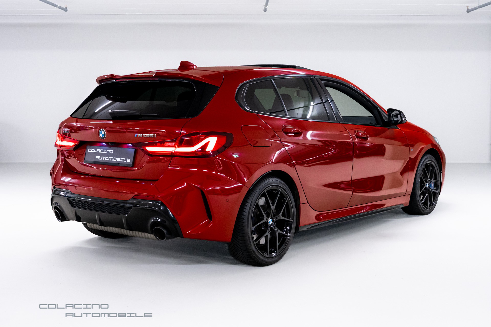 BMW M135i xDrive Steptronic-showroom-element-1