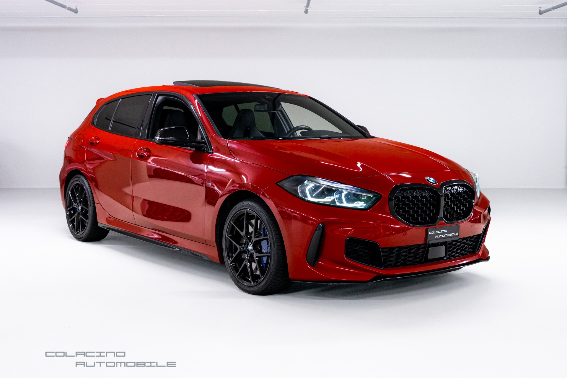 BMW M135i xDrive Steptronic-showroom-element-2