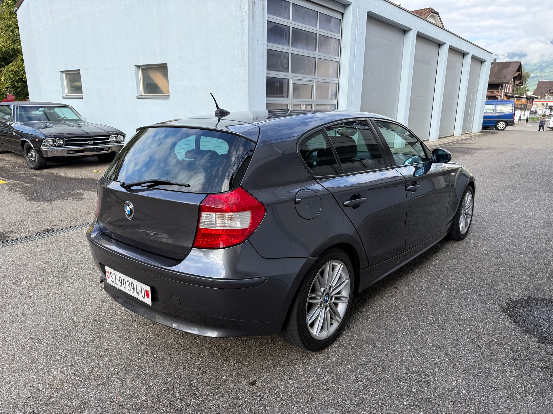 BMW 120d A-showroom-element-3
