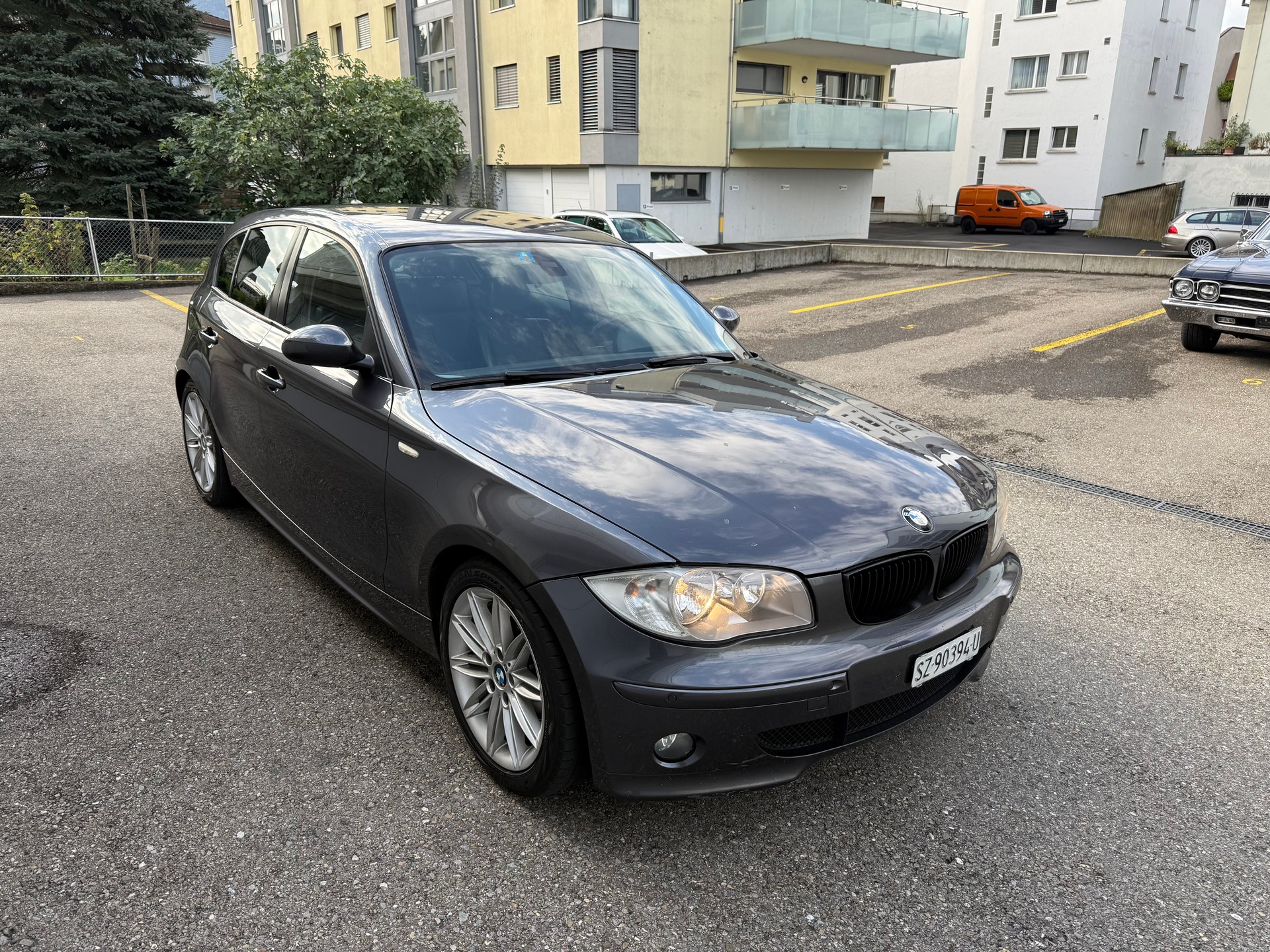 BMW 120d A-showroom-element-2