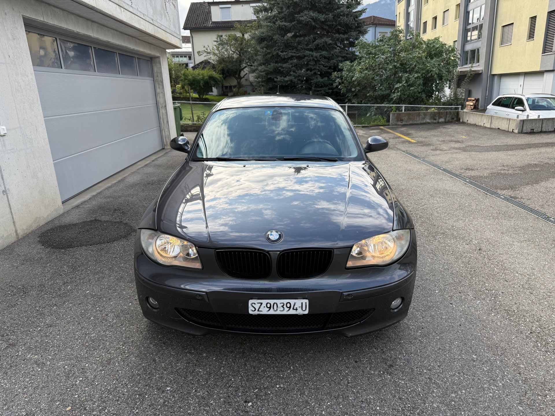 BMW 120d A-showroom-element-1