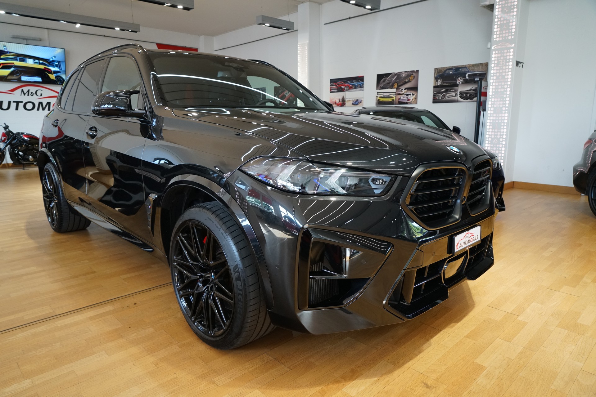 BMW X5M Competition-showroom-element-2