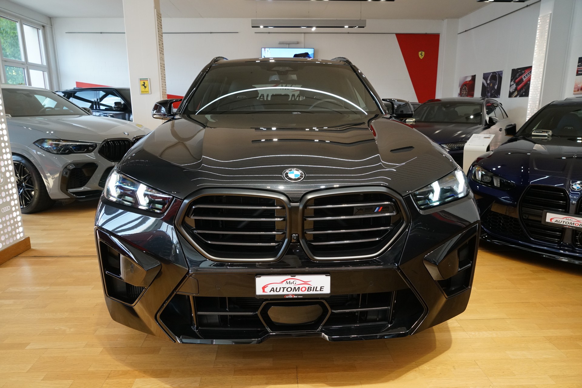 BMW X5M Competition-showroom-element-1