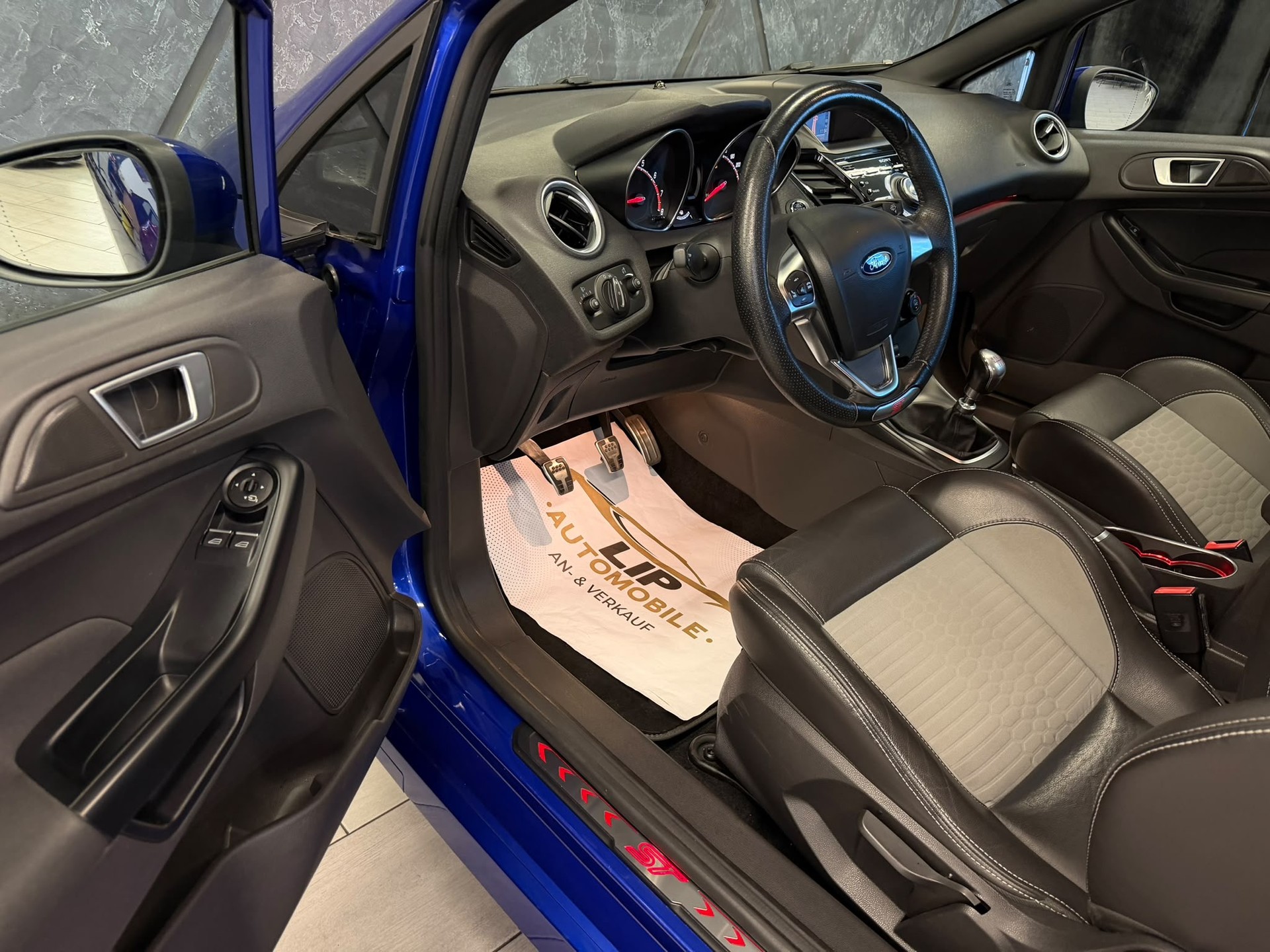 FORD Fiesta 1.6 SCTi ST-2-image-12
