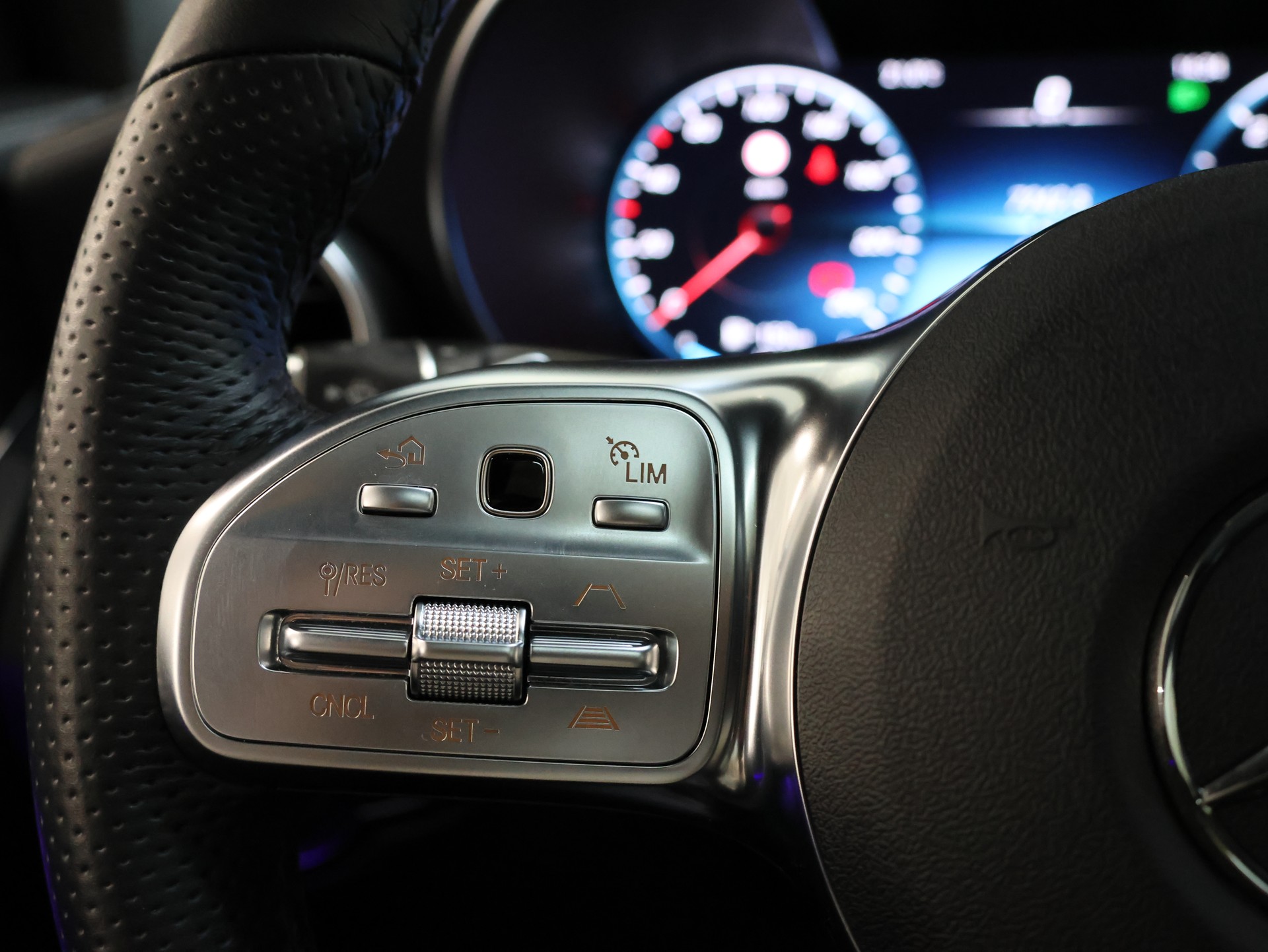 MERCEDES-BENZ GLC Coupé 220 d AMG Line 4Matic 9G-Tronic-image-16