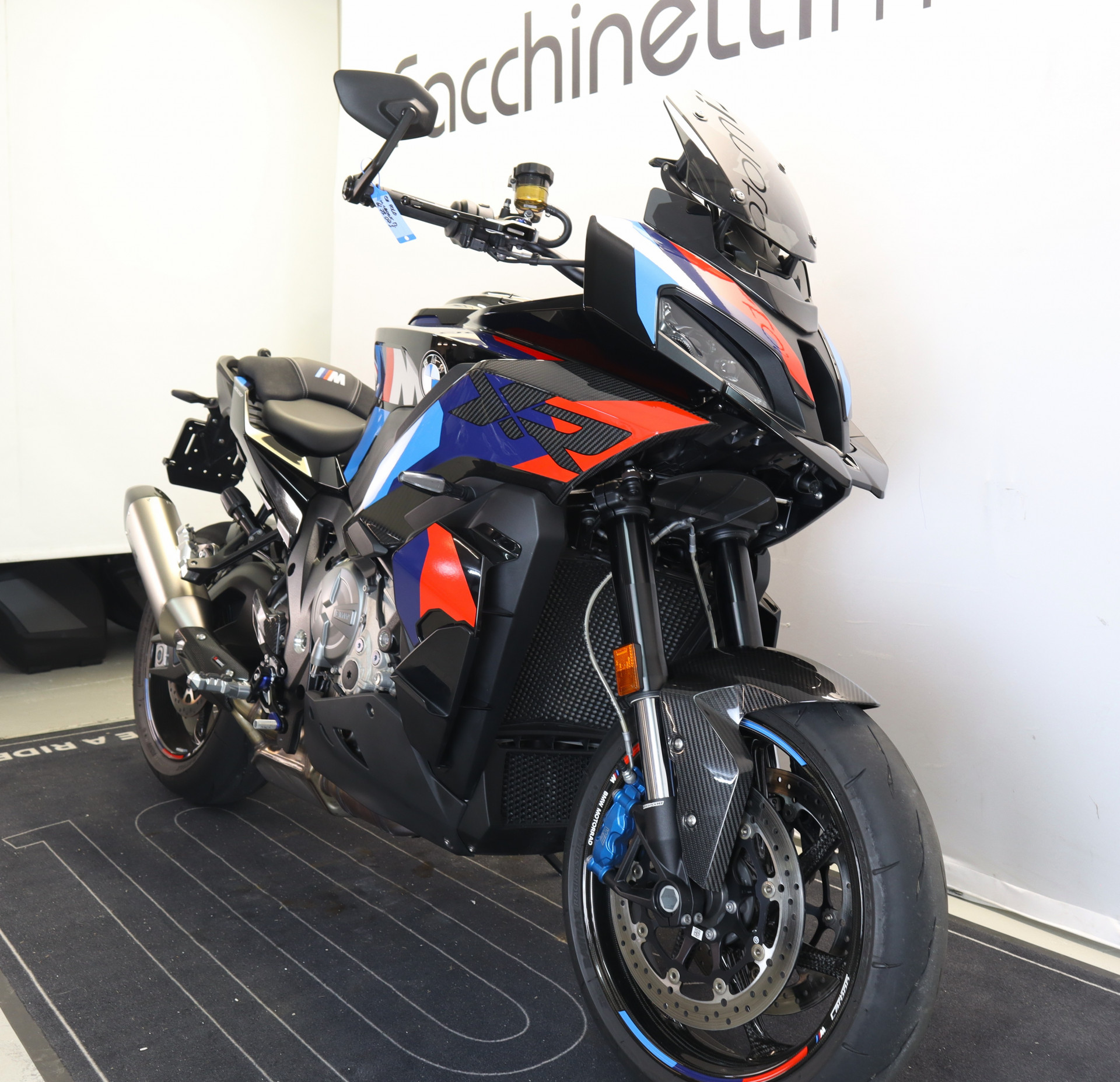 BMW M 1000 XR Competition-showroom-element-2