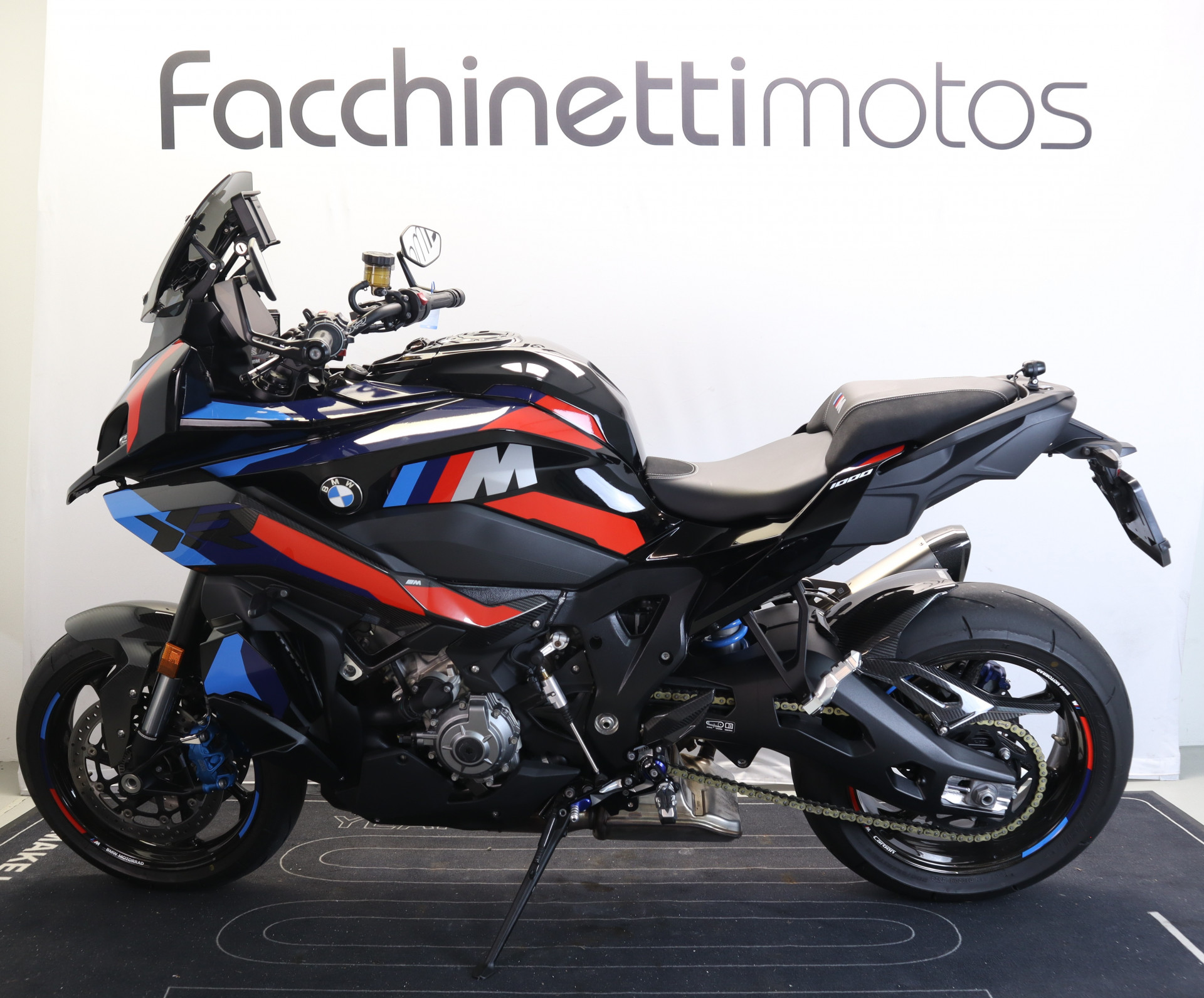 BMW M 1000 XR Competition-showroom-element-1