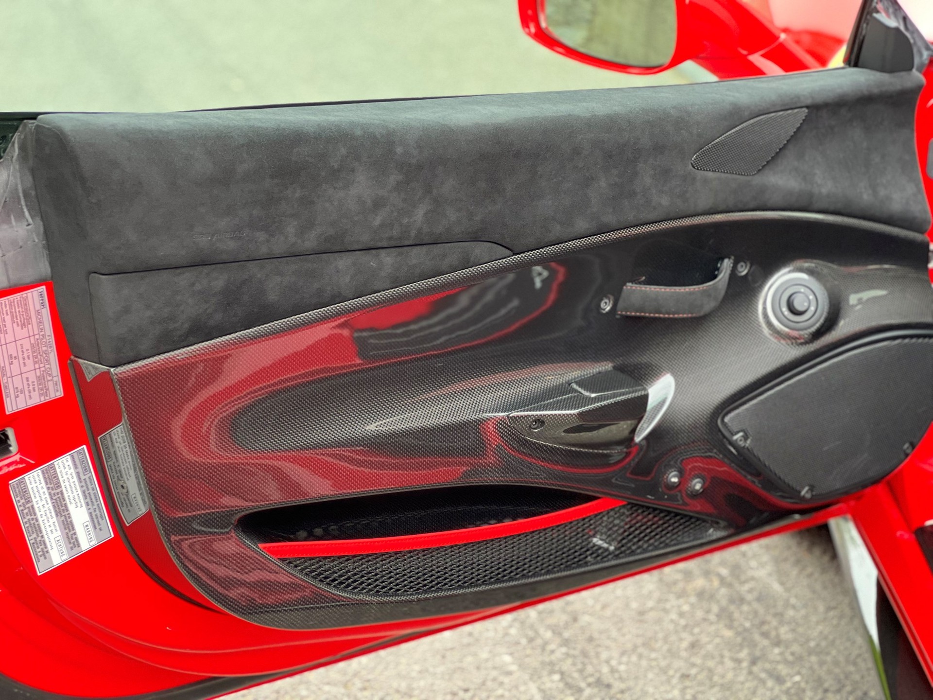 FERRARI 488 Pista 3.9 V8-image-11