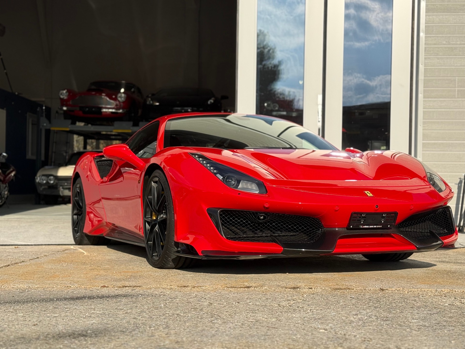 FERRARI 488 Pista 3.9 V8-showroom-element-1