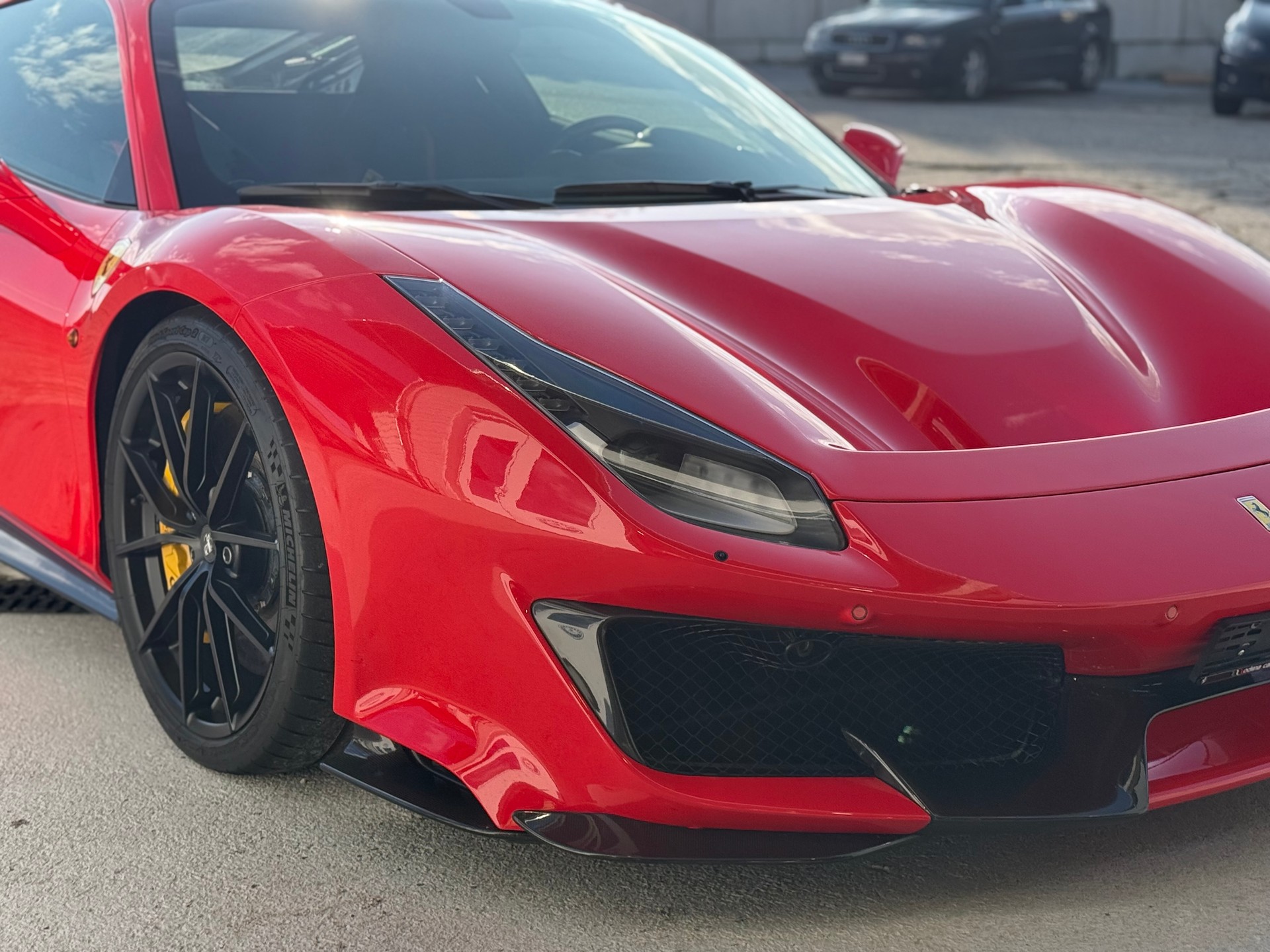 FERRARI 488 Pista 3.9 V8-showroom-element-3
