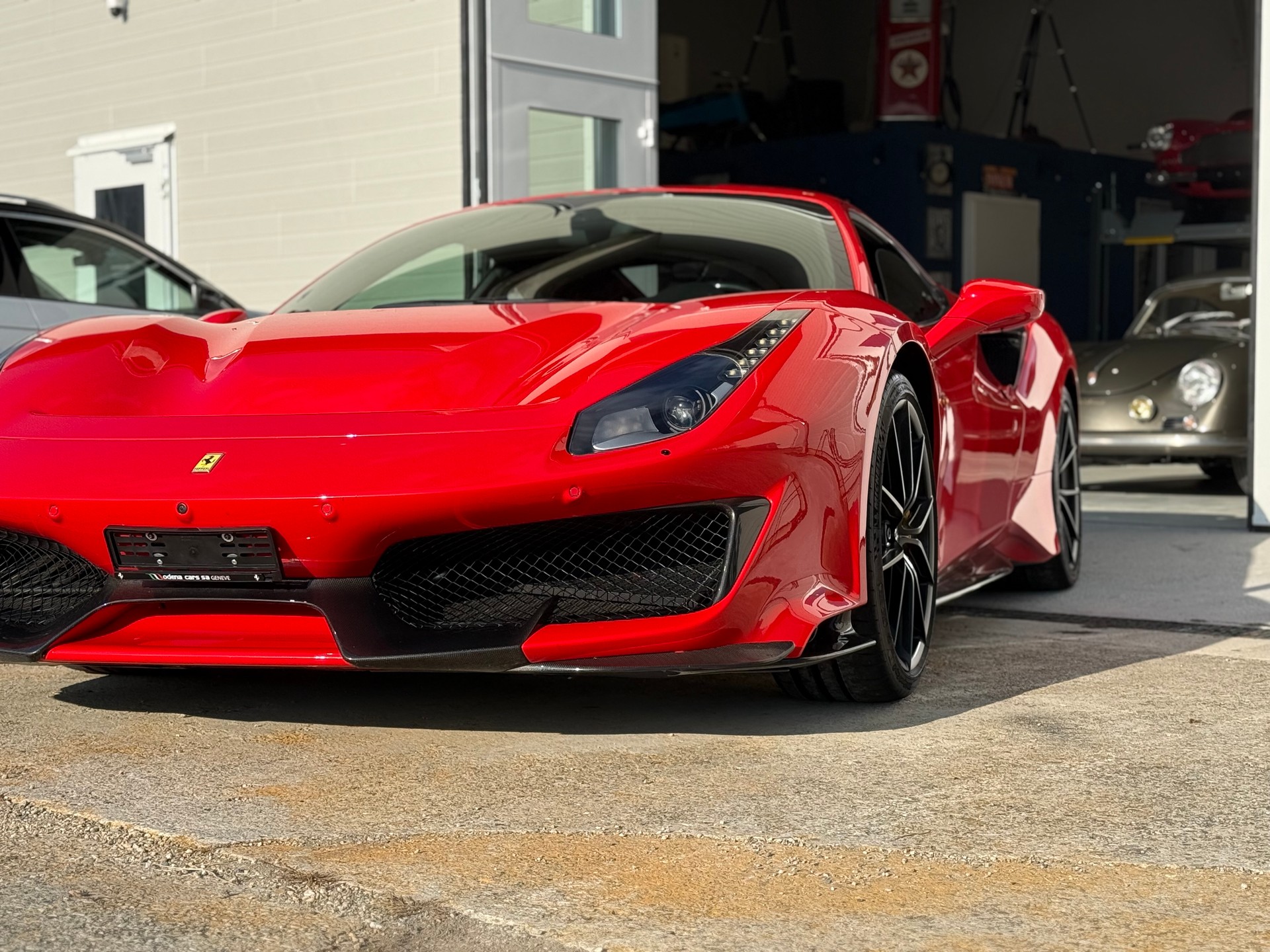 FERRARI 488 Pista 3.9 V8-image-9