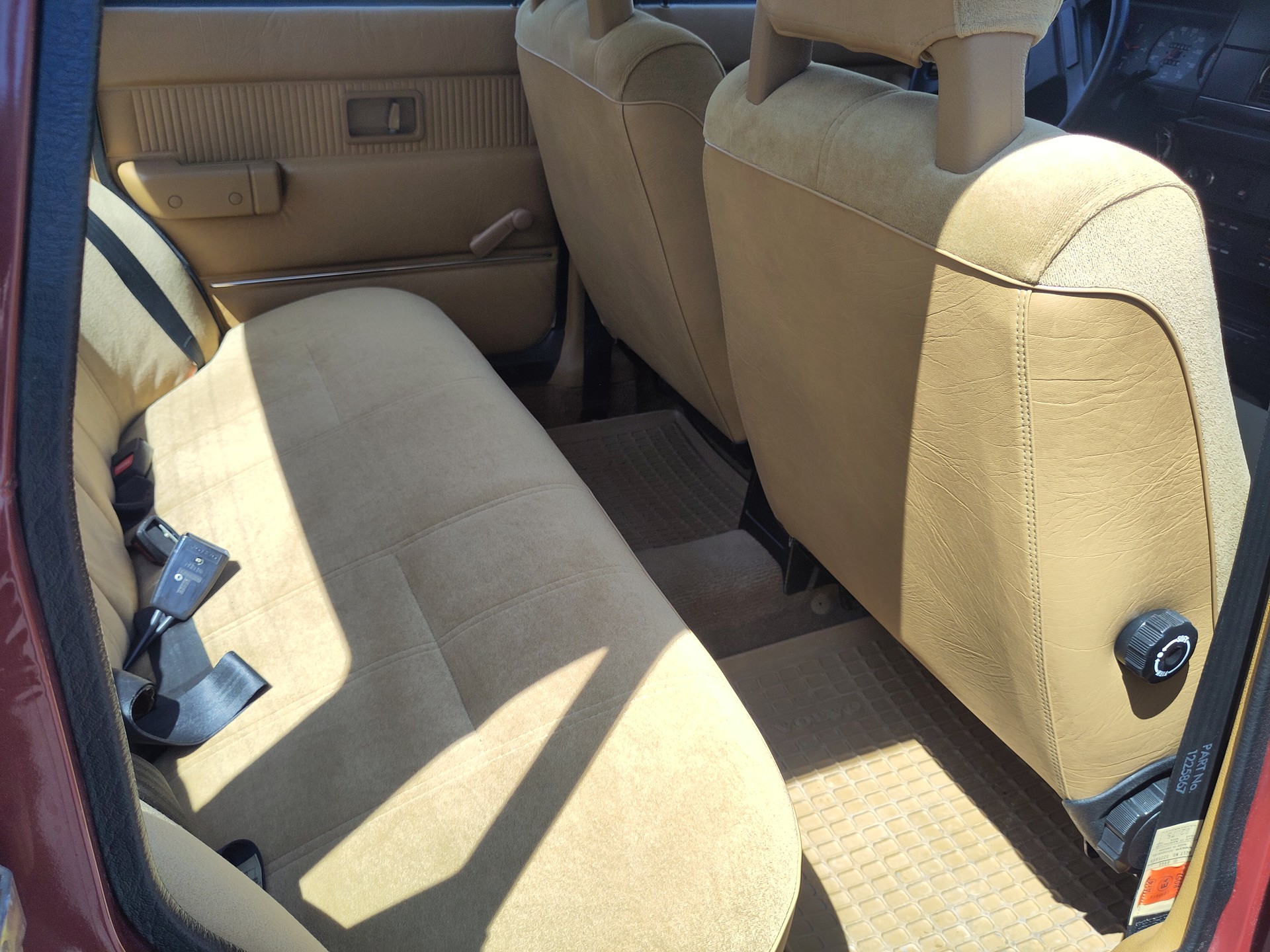 VOLVO 240 2.3 GL-image-12
