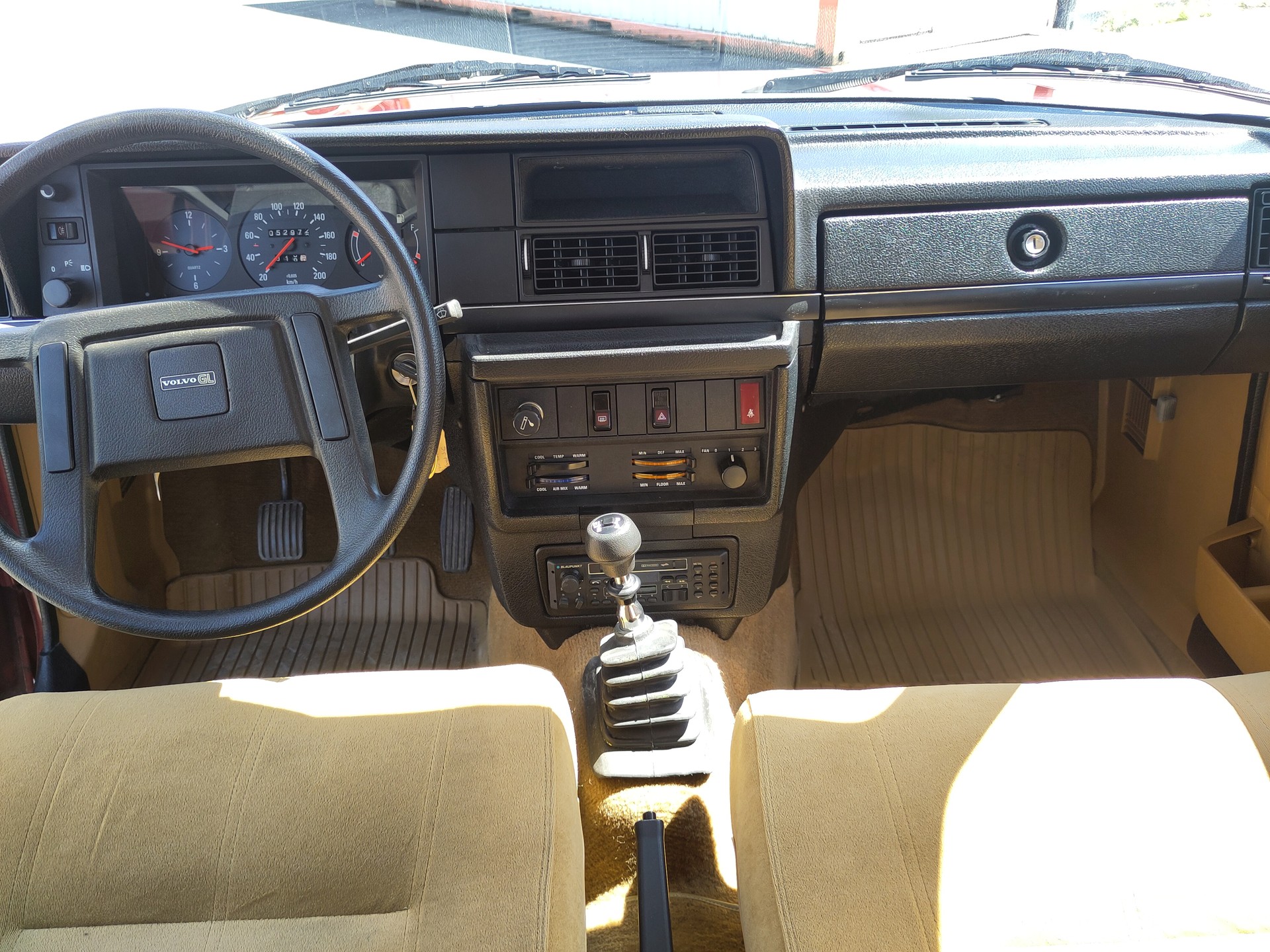 VOLVO 240 2.3 GL-image-16