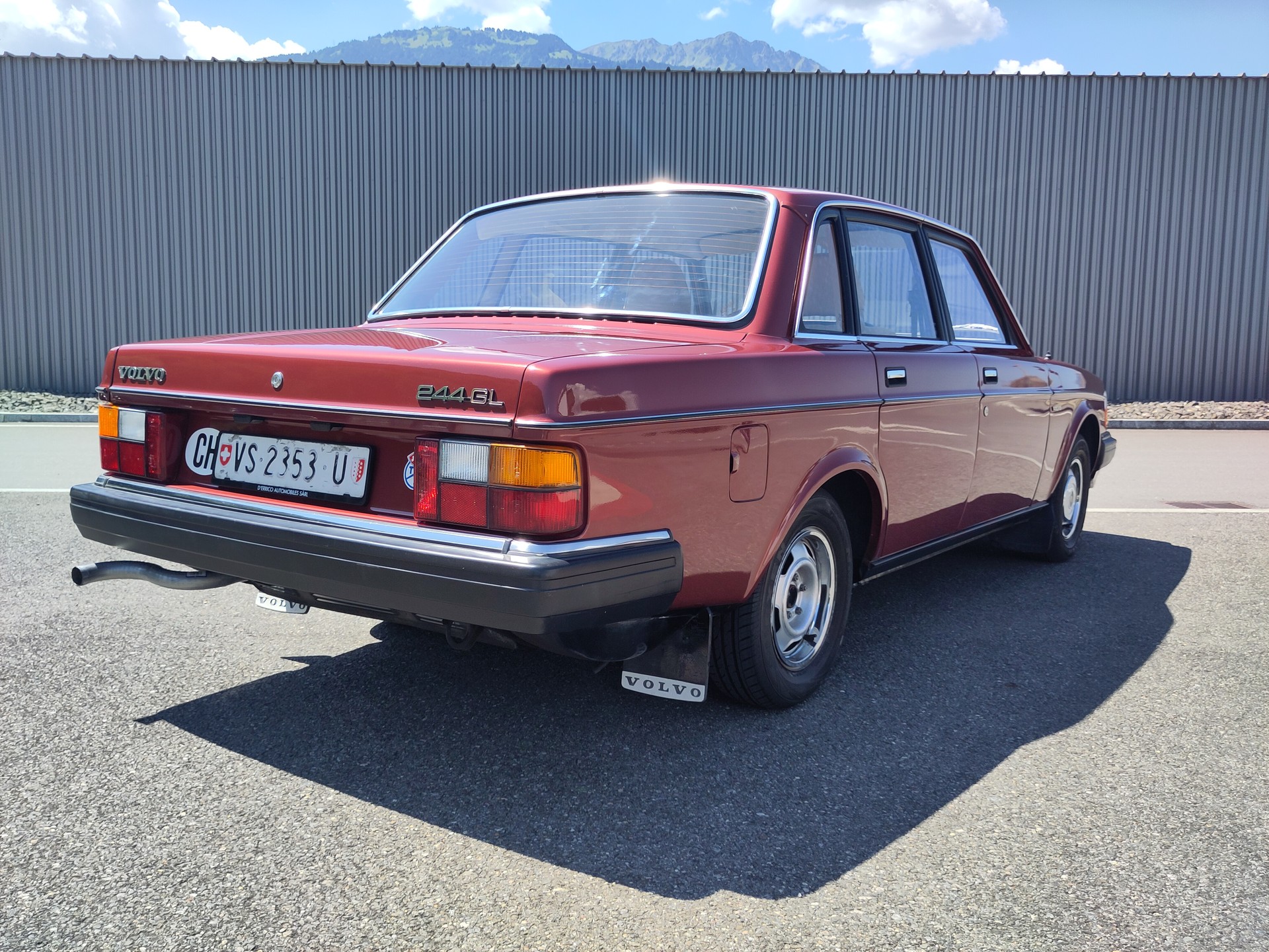 VOLVO 240 2.3 GL-showroom-element-3