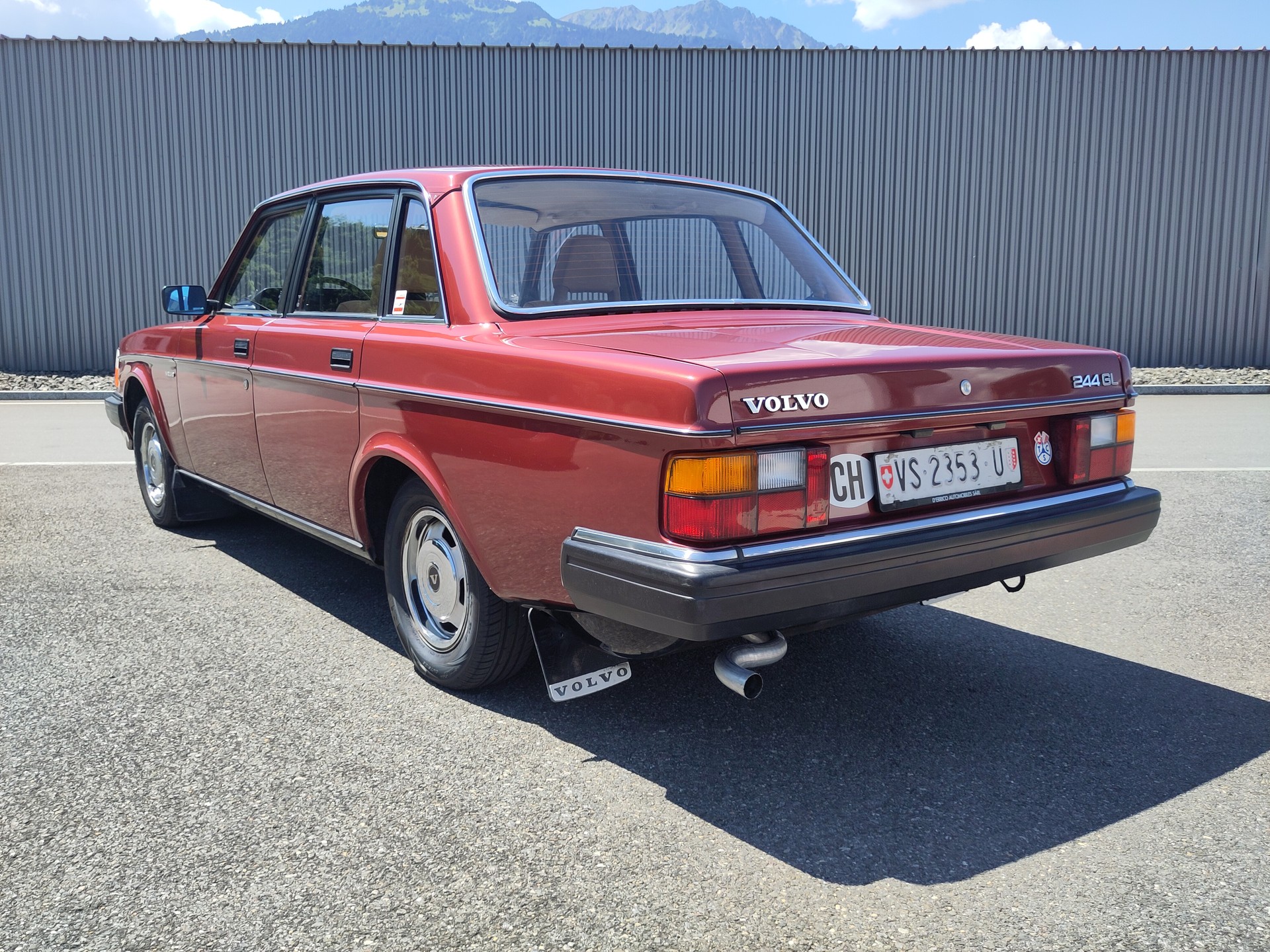 VOLVO 240 2.3 GL-showroom-element-2