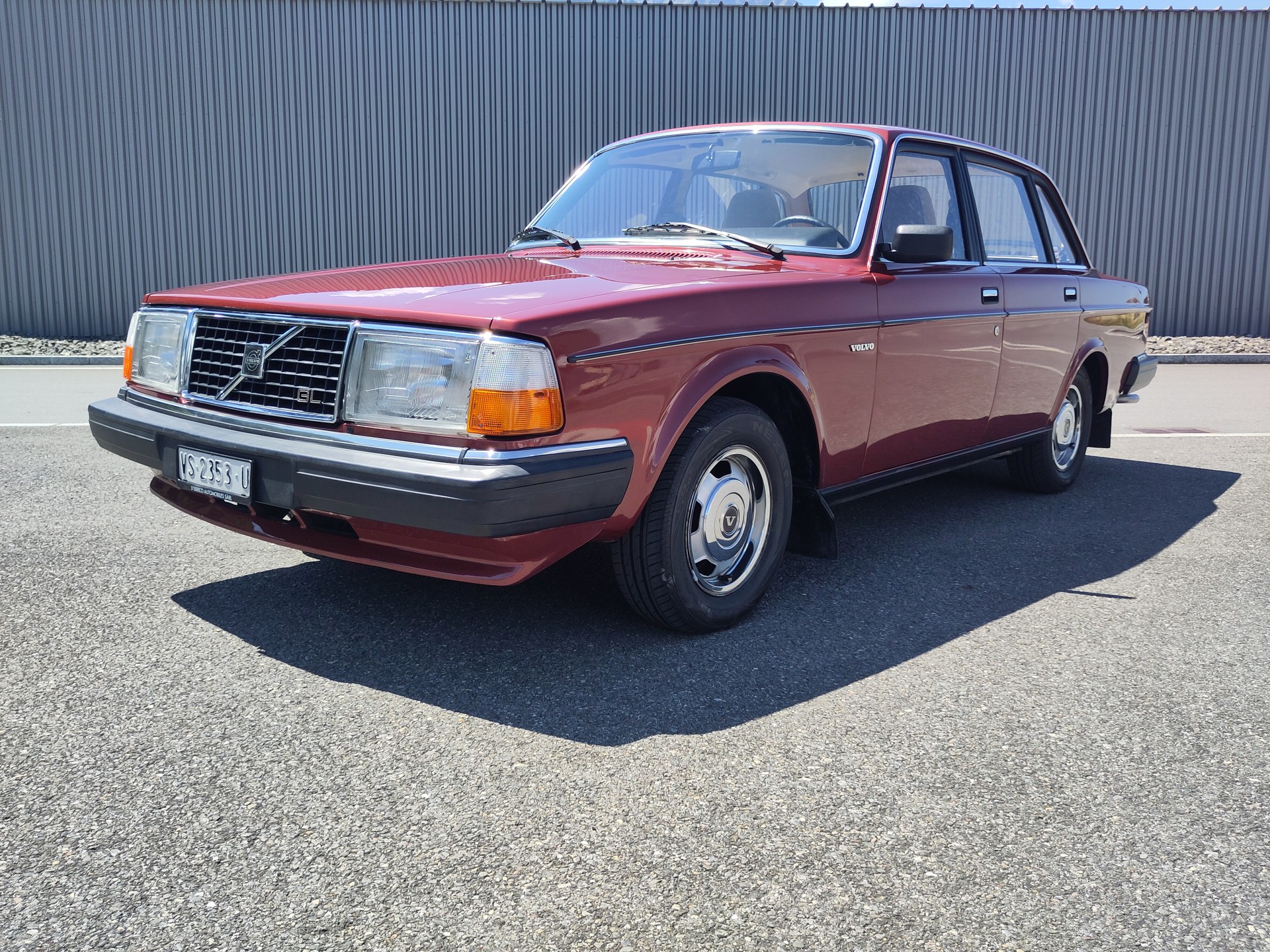 VOLVO 240 2.3 GL-showroom-element-1