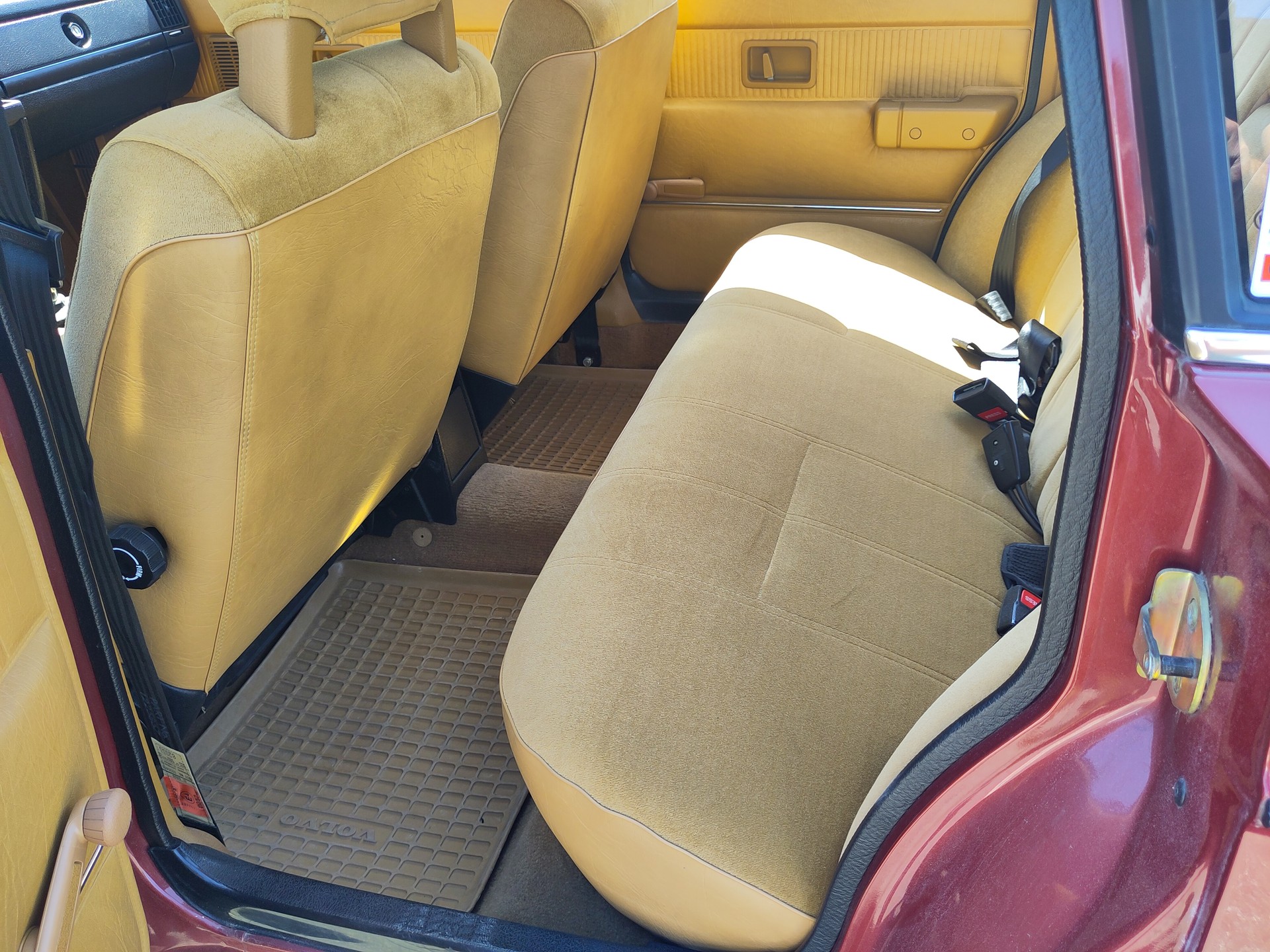 VOLVO 240 2.3 GL-image-11