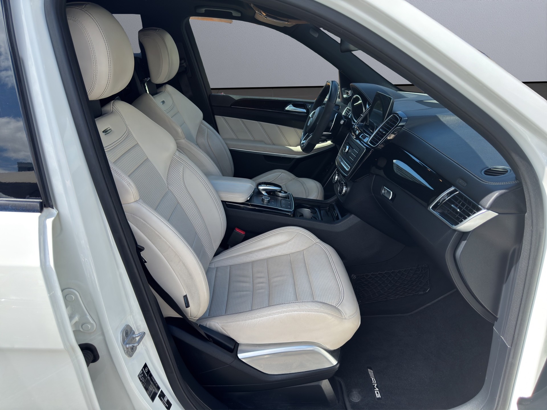 MERCEDES-BENZ GLS 63 AMG 4Matic Speedshift Plus 7G-Tronic-image-15
