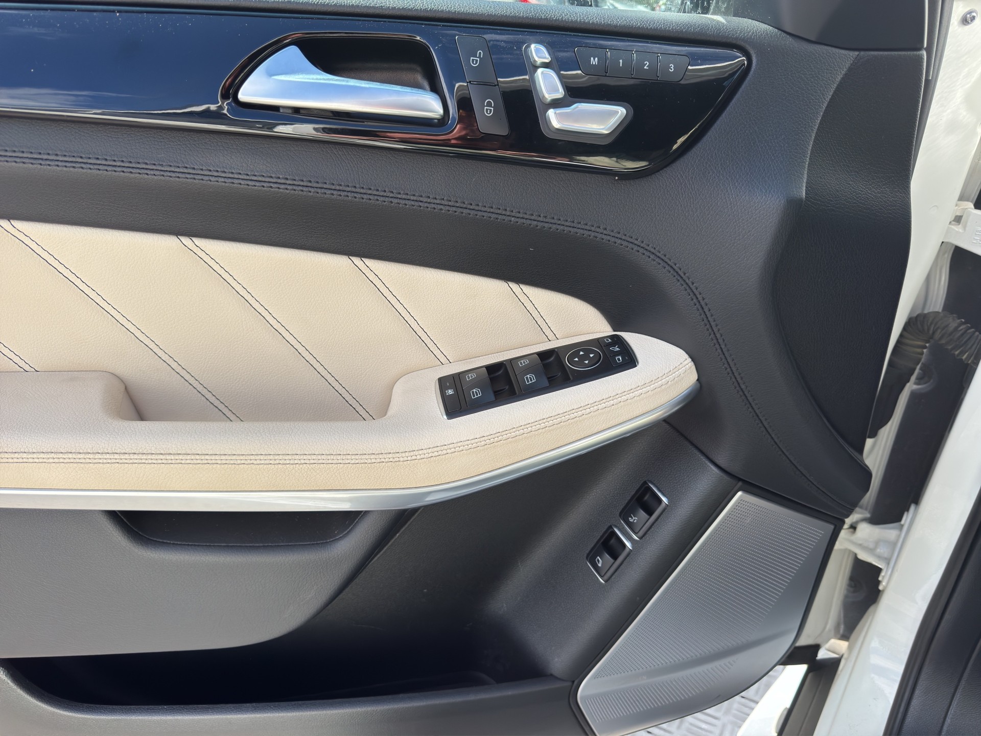 MERCEDES-BENZ GLS 63 AMG 4Matic Speedshift Plus 7G-Tronic-image-9