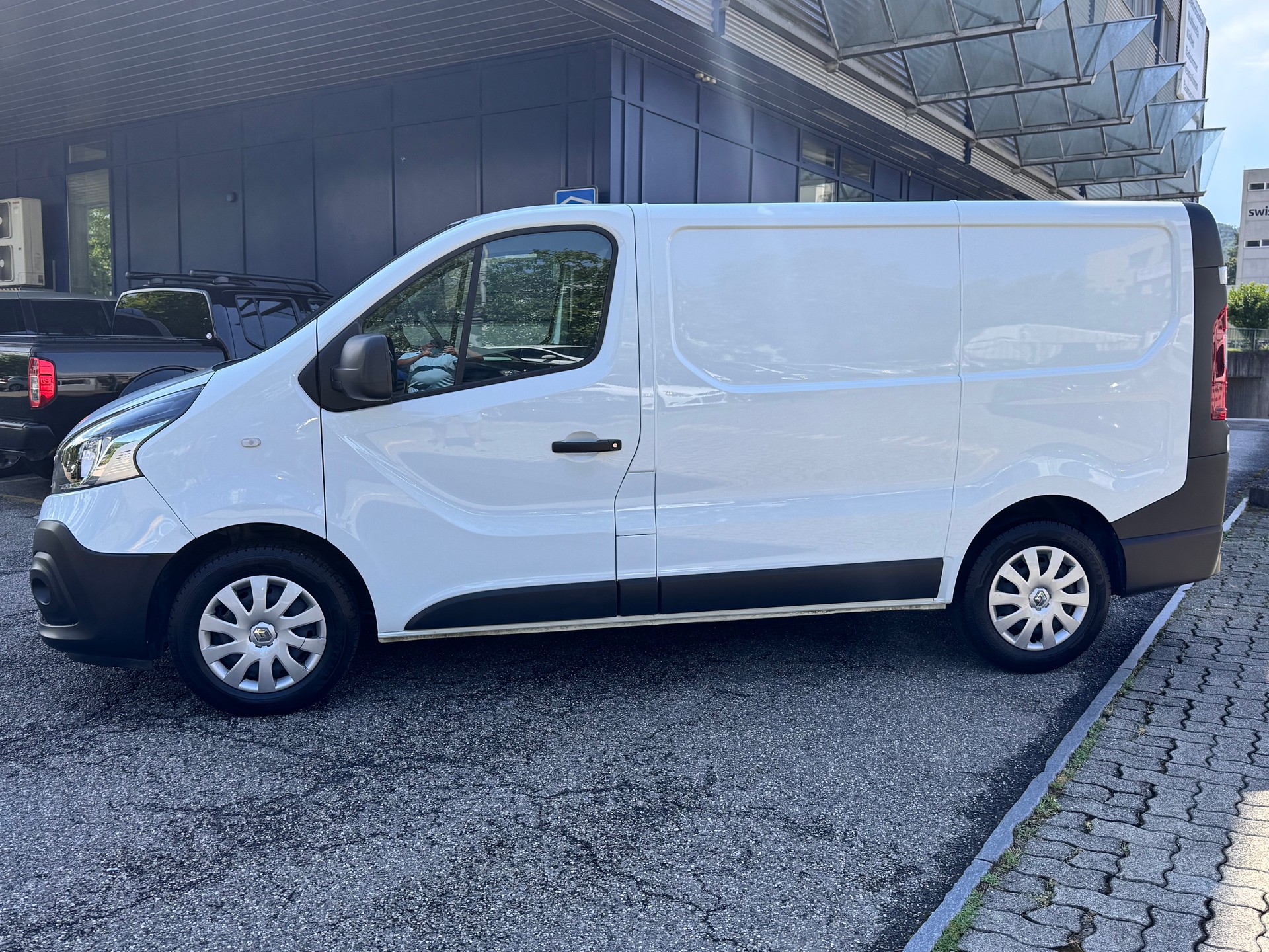 RENAULT Trafic 2.0 Energy dCi 120 3.0t Business L1H1-image-5