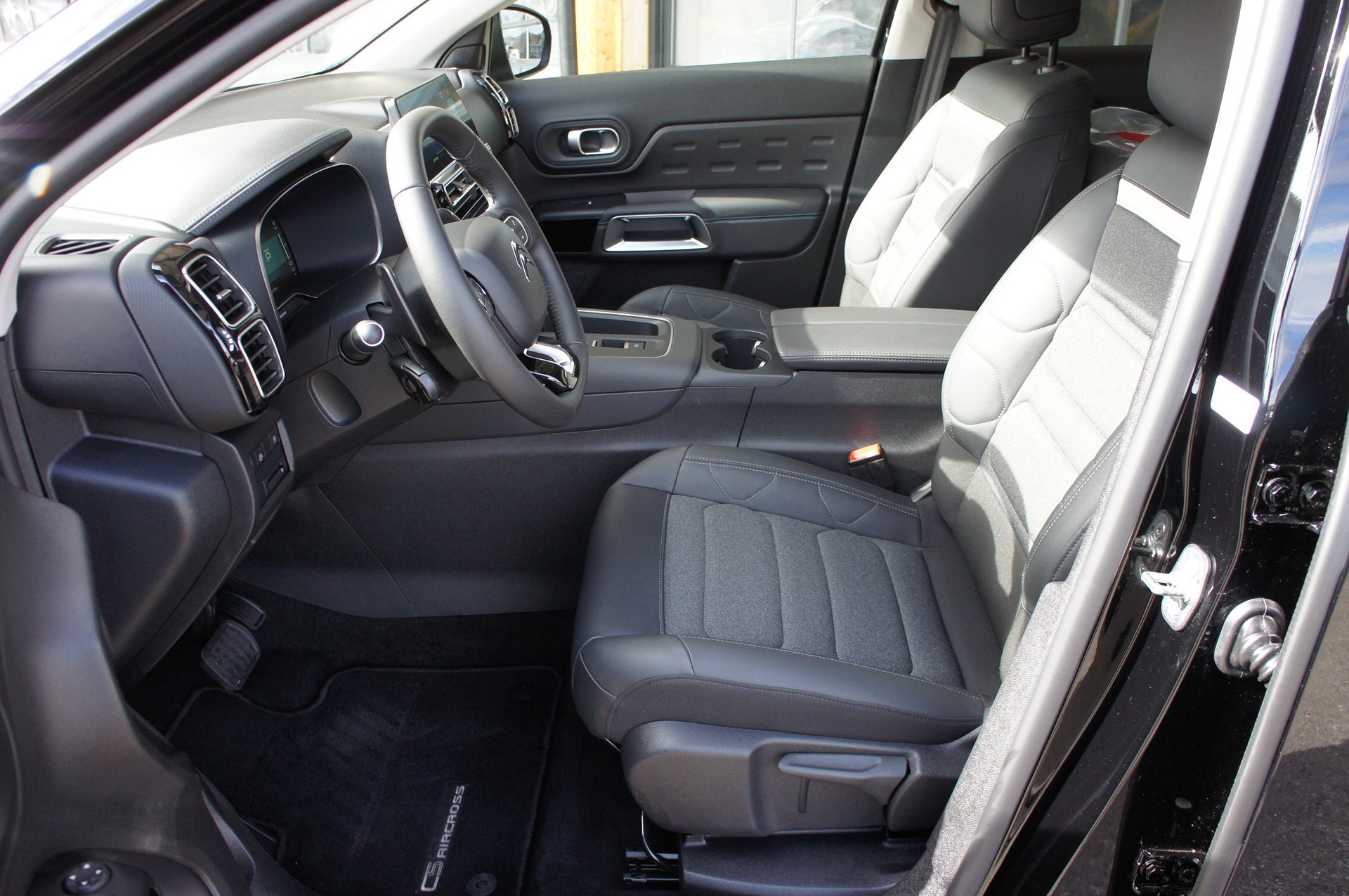 CITROEN C5 Aircross 1.6 PHEV Swiss Edition-image-11