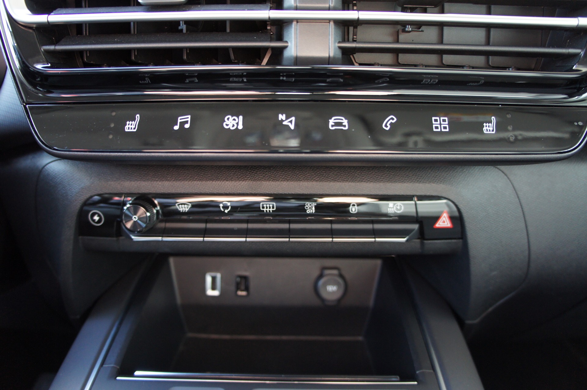 CITROEN C5 Aircross 1.6 PHEV Swiss Edition-image-16